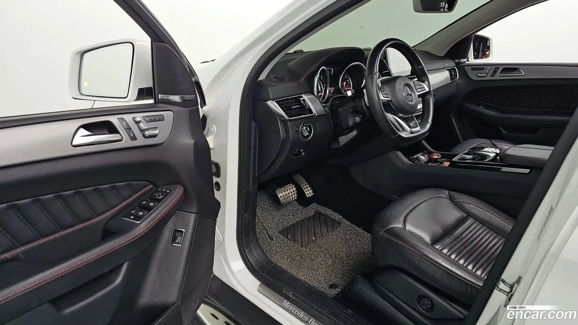 GLE-Class Mercedes-Benz 2018.9-INNER-010