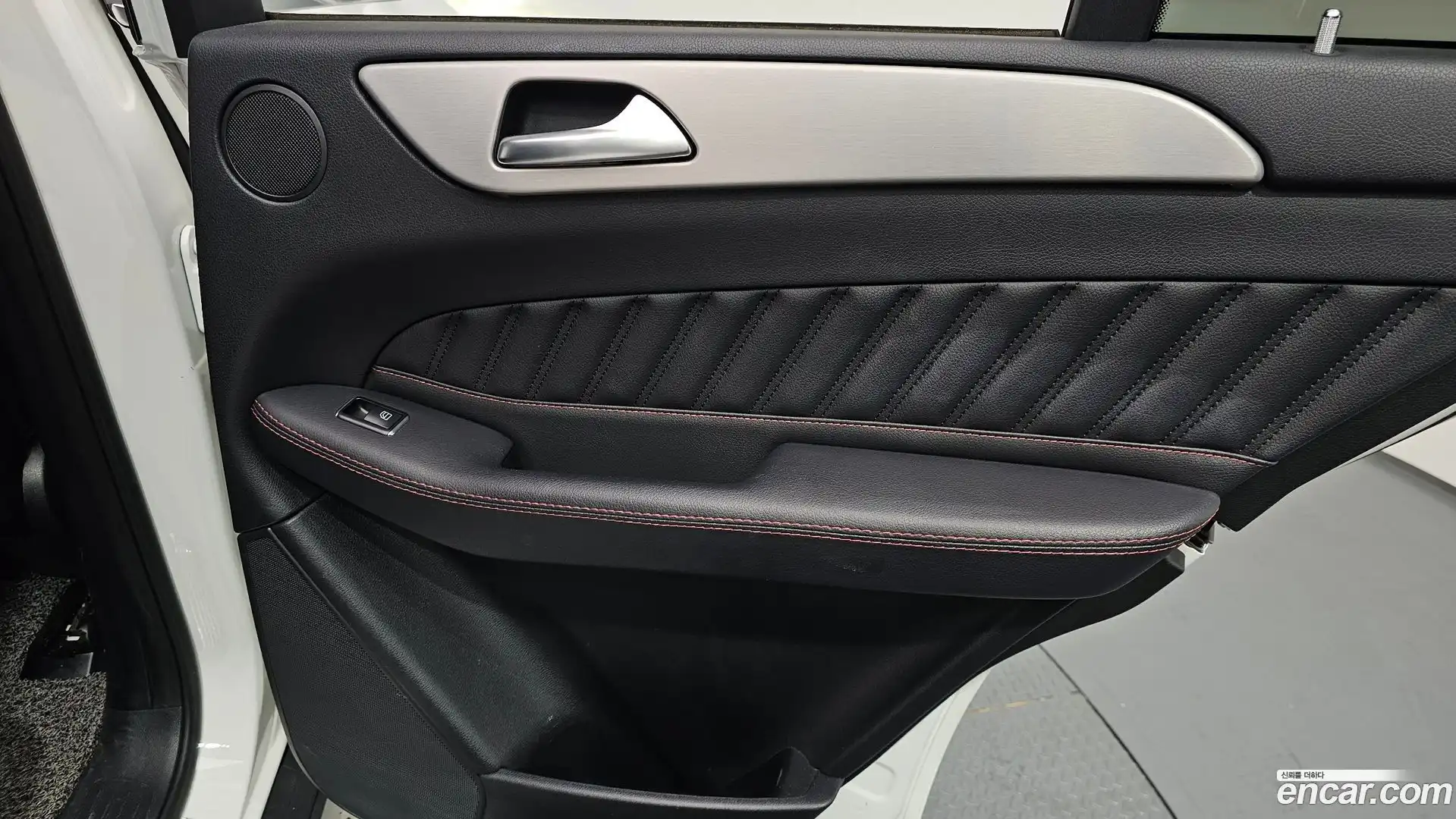 GLE-Class Mercedes-Benz 2018.9-INNER-035