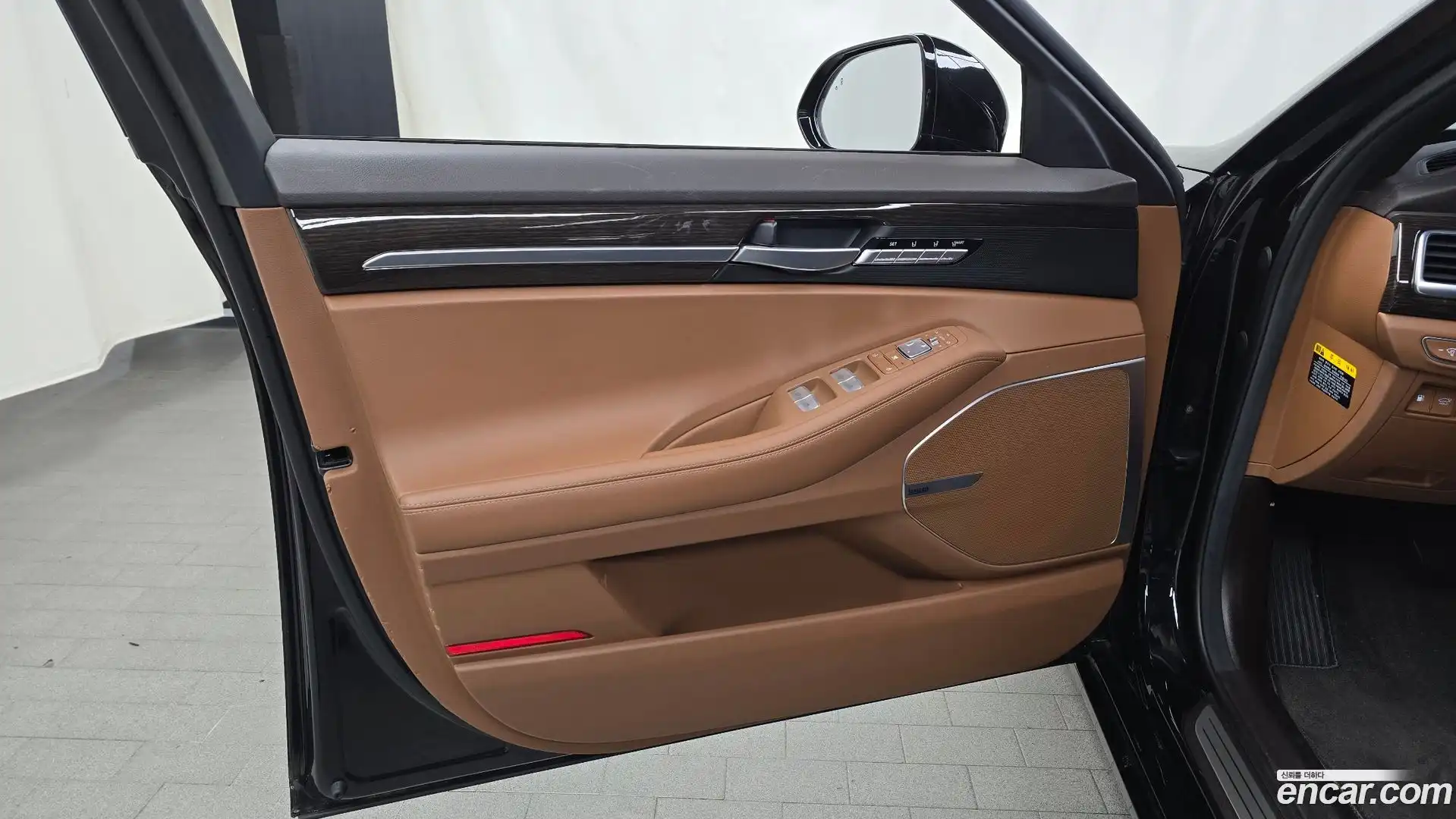 G90 Genesis 2019.0-INNER-034