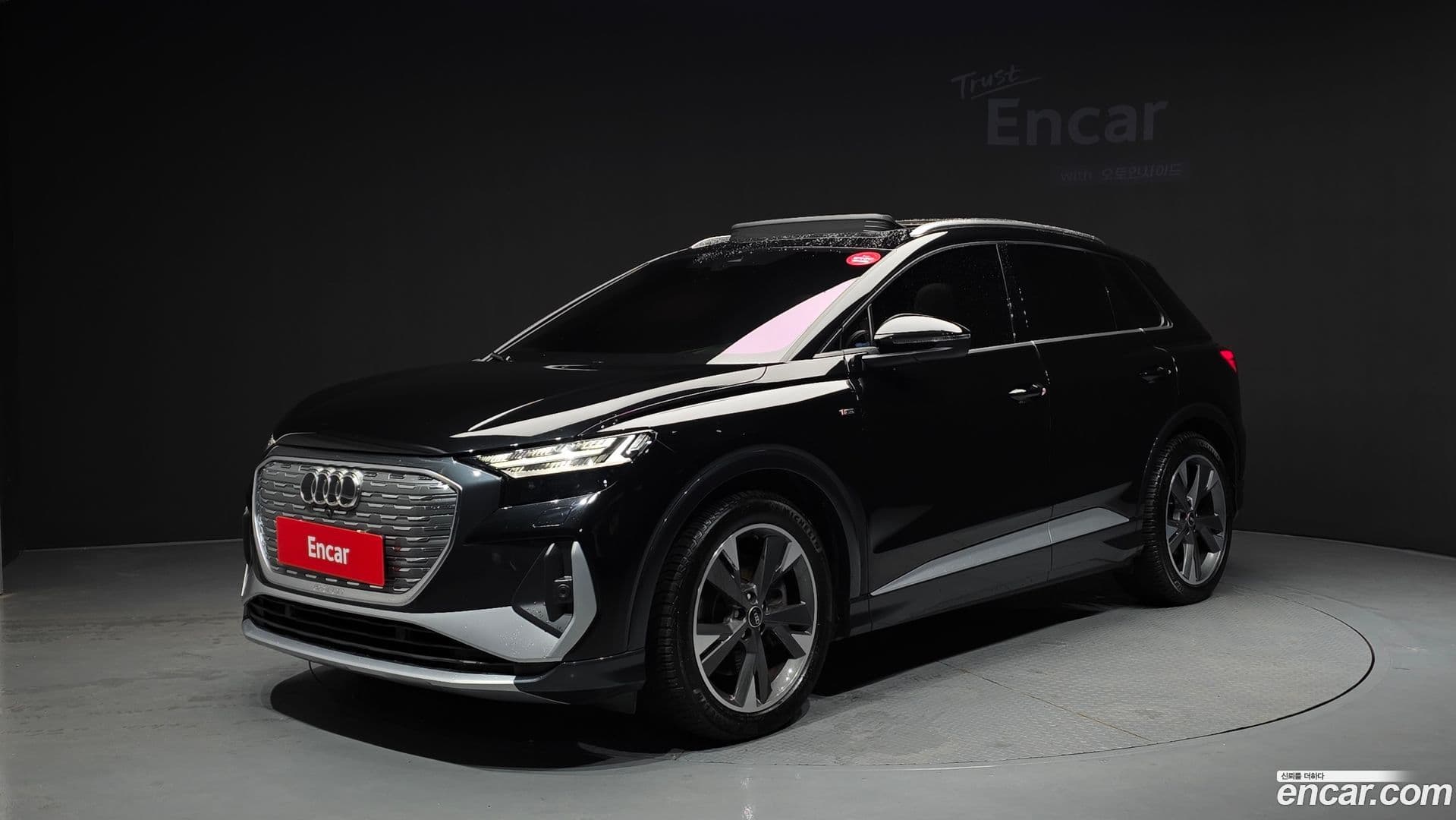 Main__Slider__Photo:Q4 e-tron Audi 2022.8-0