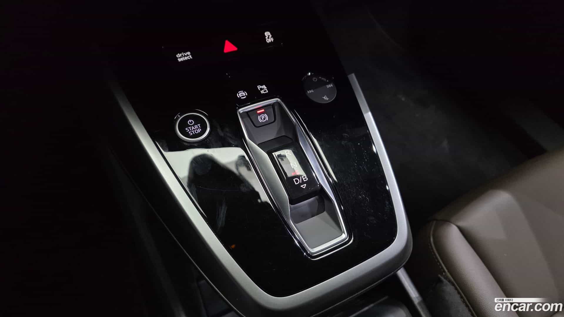 Q4 e-tron Audi 2022.8-INNER-009