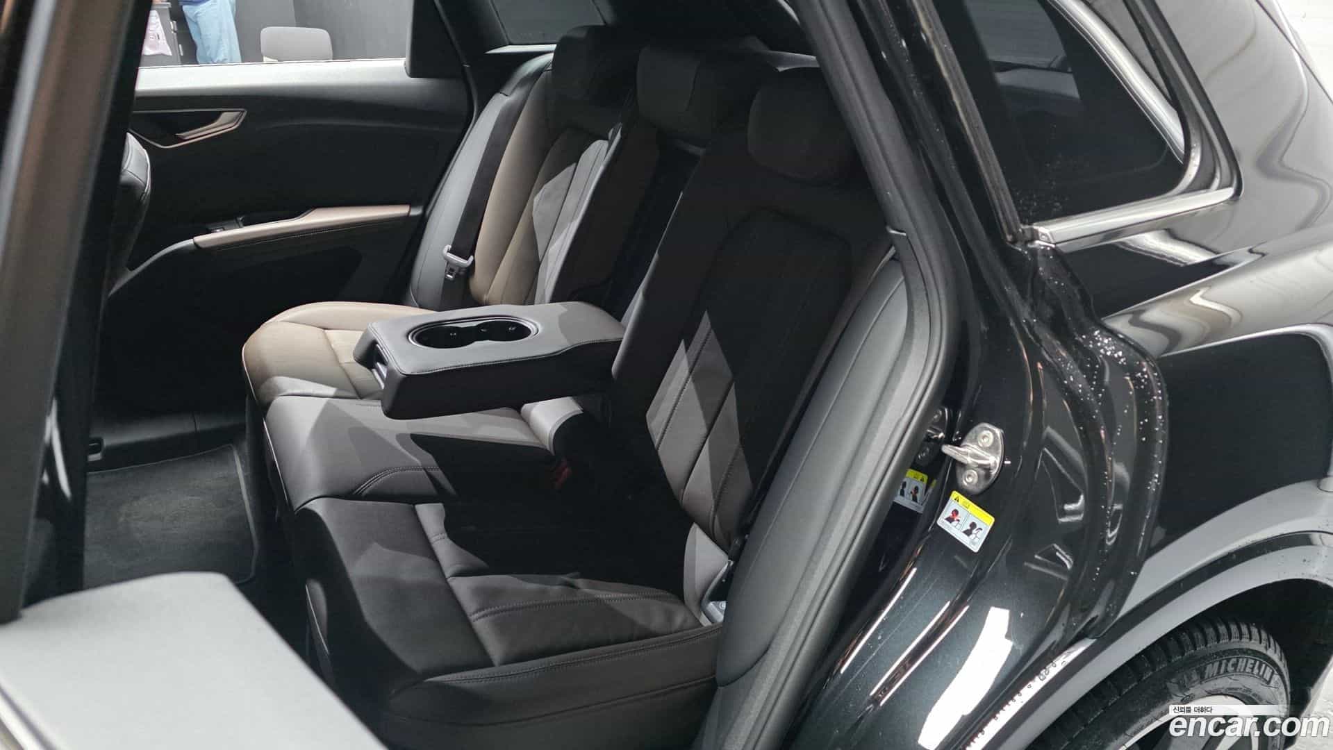 Q4 e-tron Audi 2022.8-OPTION-016