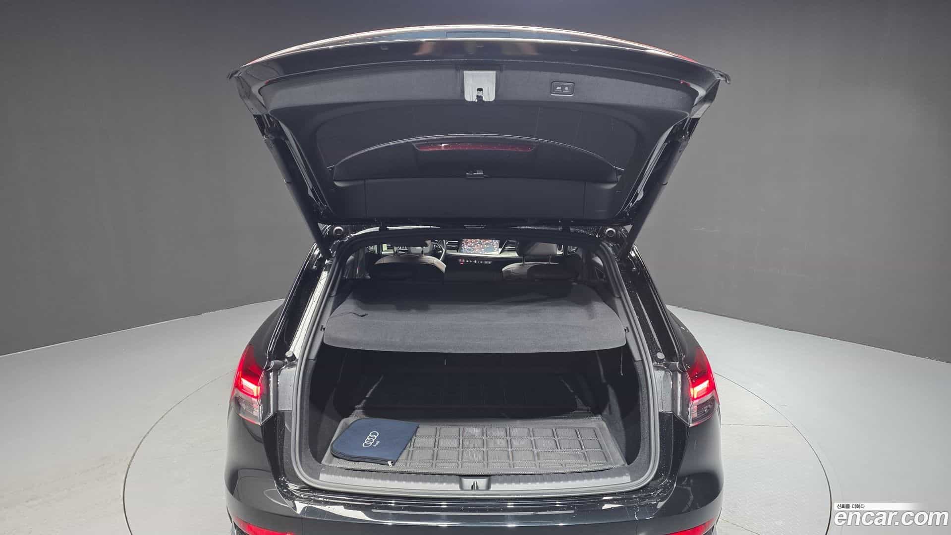Q4 e-tron Audi 2022.8-OPTION-021