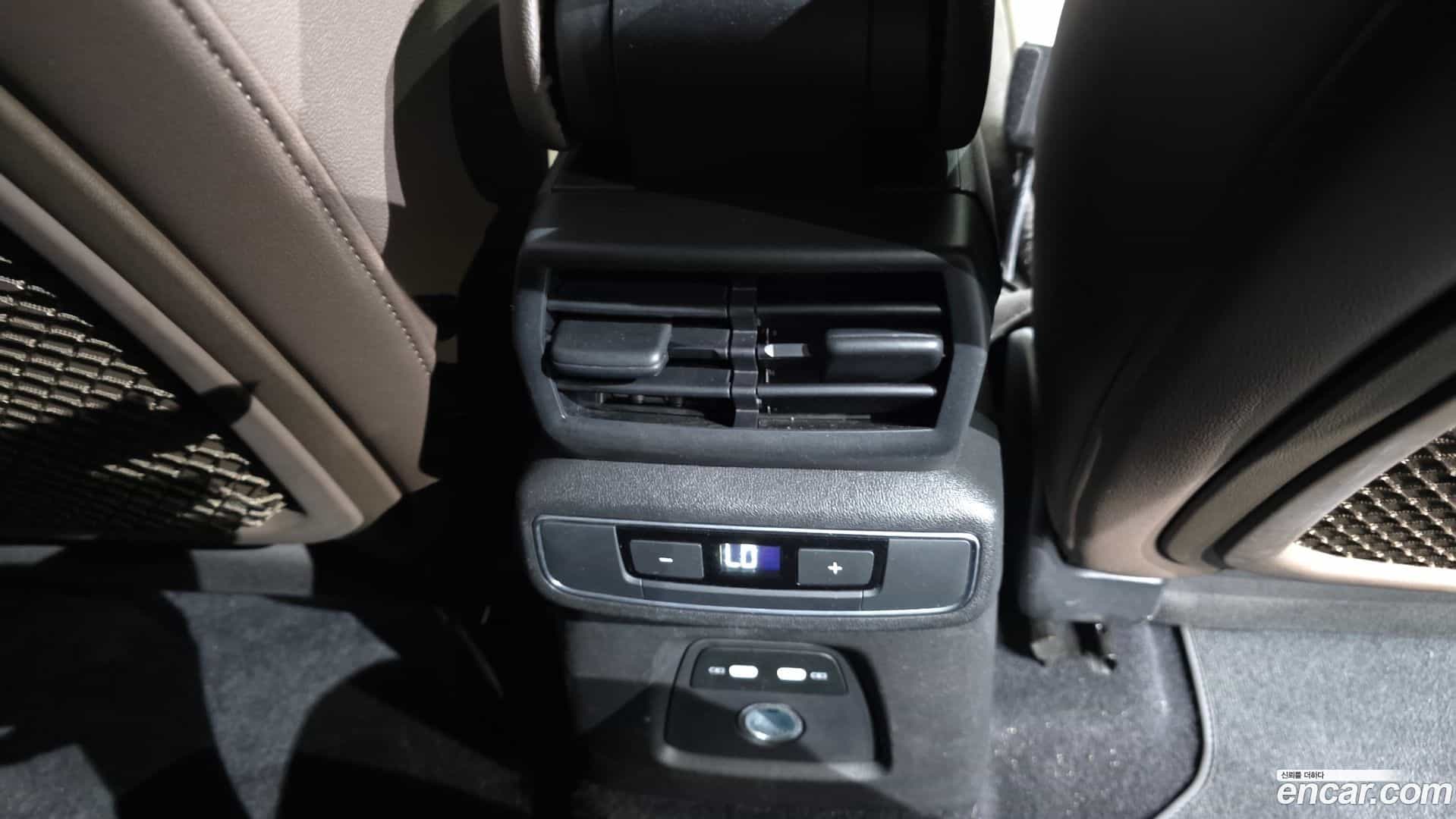 Q4 e-tron Audi 2022.8-OPTION-043