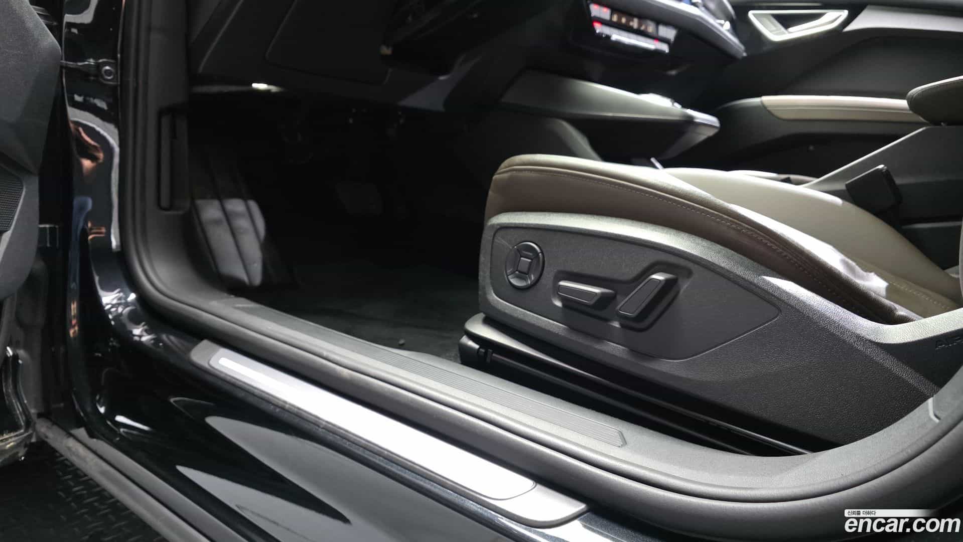 Q4 e-tron Audi 2022.8-OPTION-046