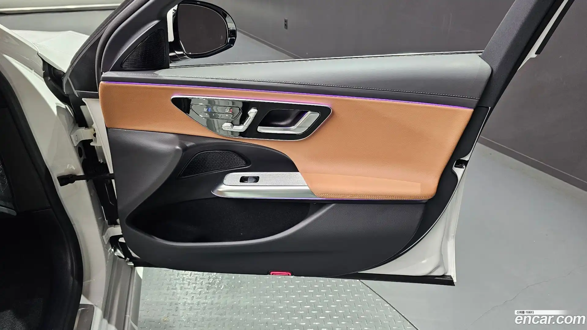 E-Class Mercedes-Benz 2025.11-INNER-034