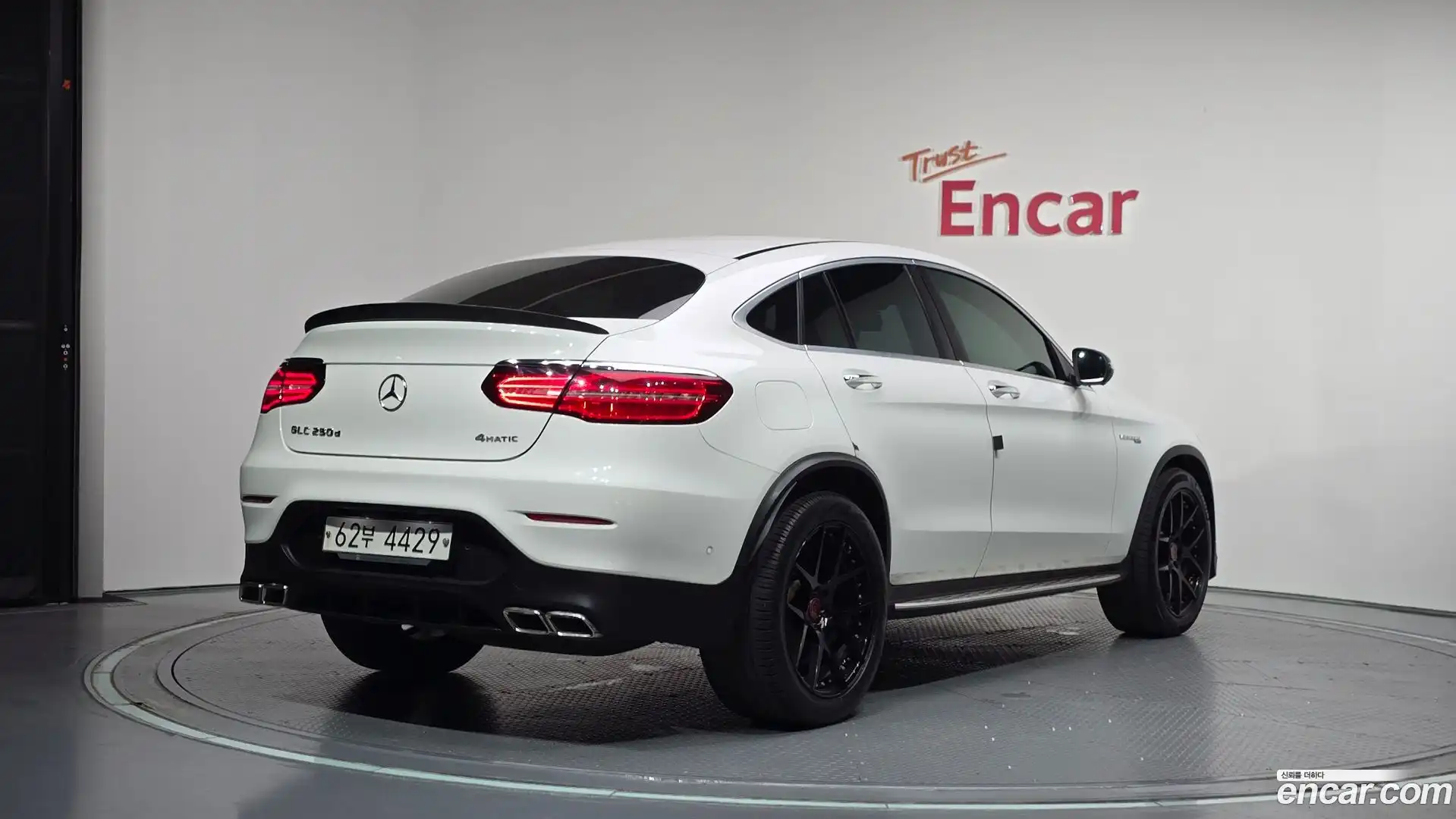 GLC-Class Mercedes-Benz 2017.4-OUTER-002