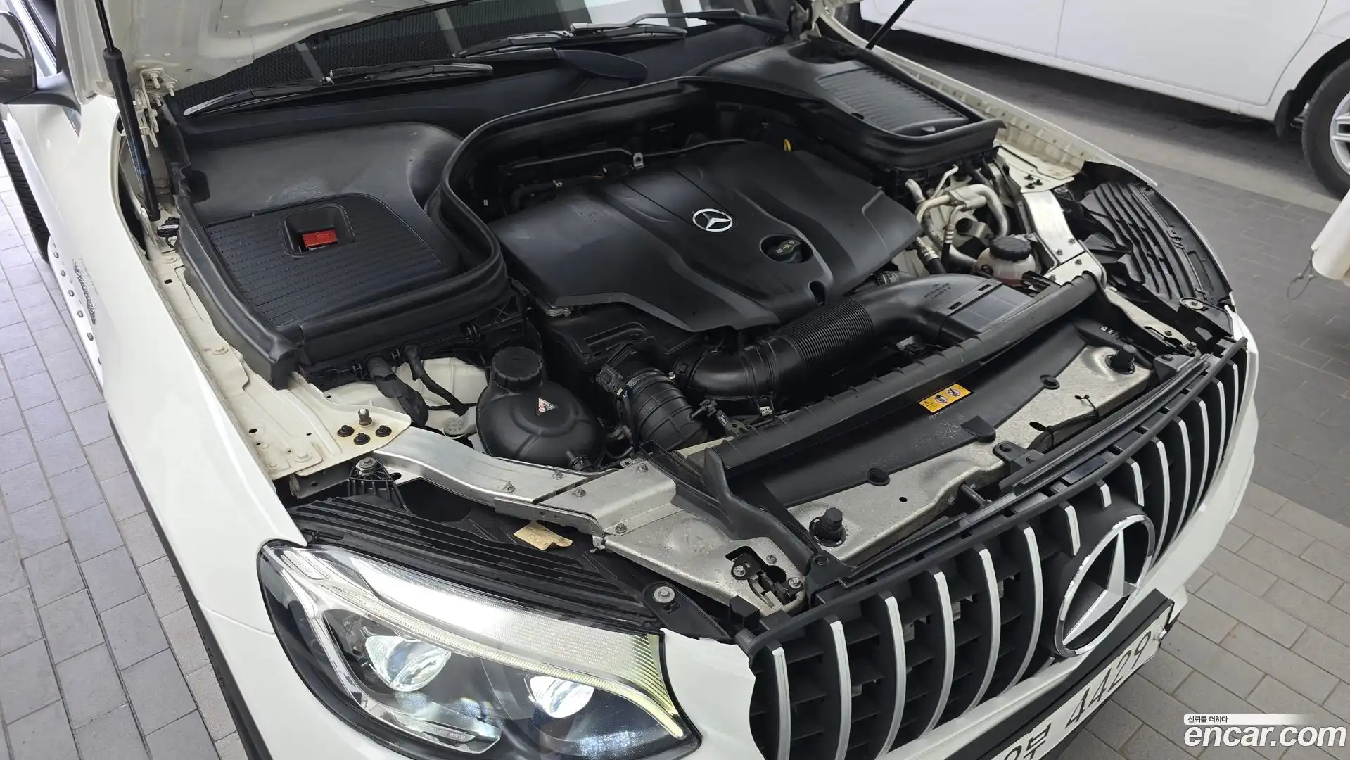 GLC-Class Mercedes-Benz 2017.4-OUTER-006