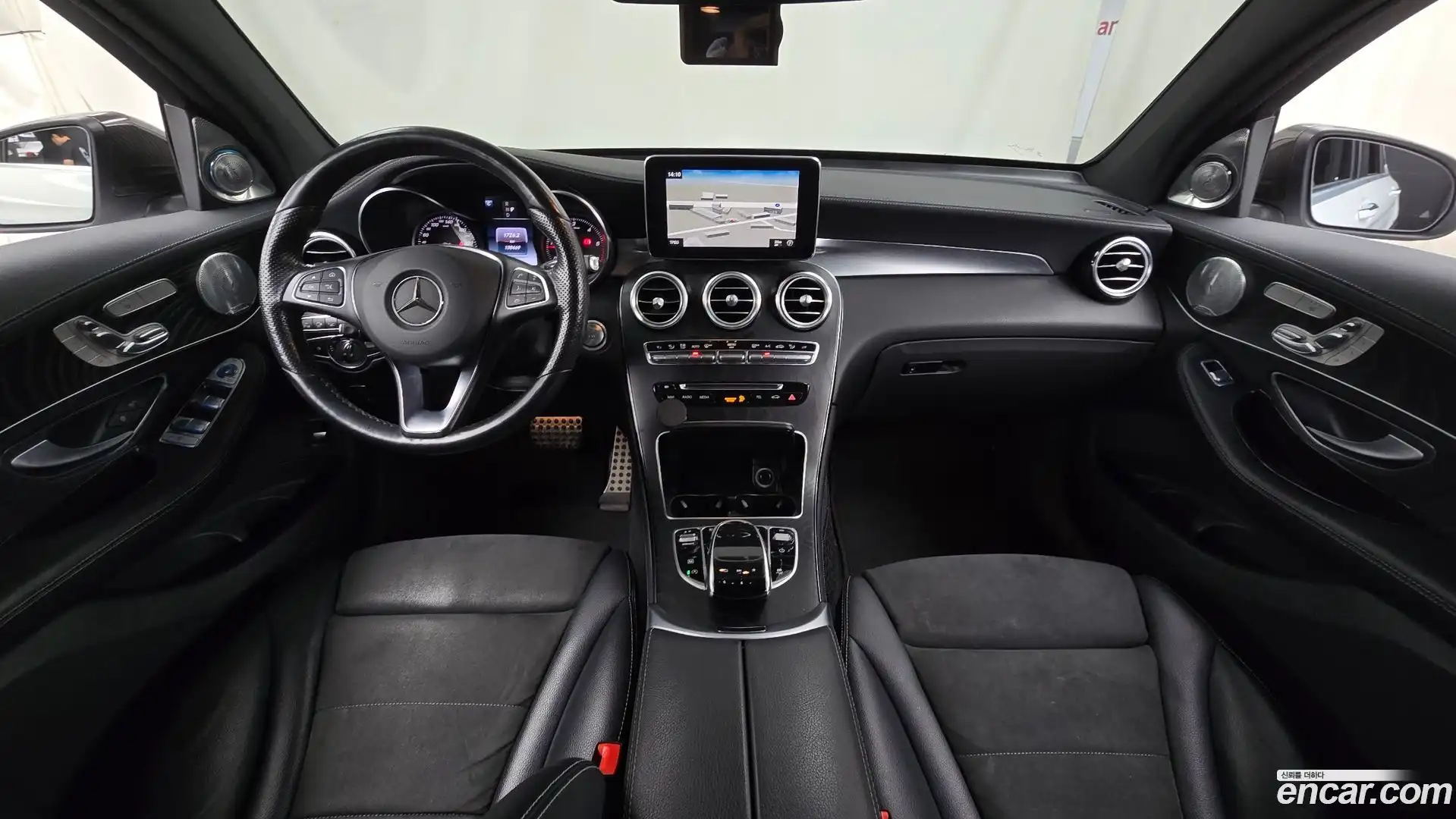GLC-Class Mercedes-Benz 2017.4-INNER-007
