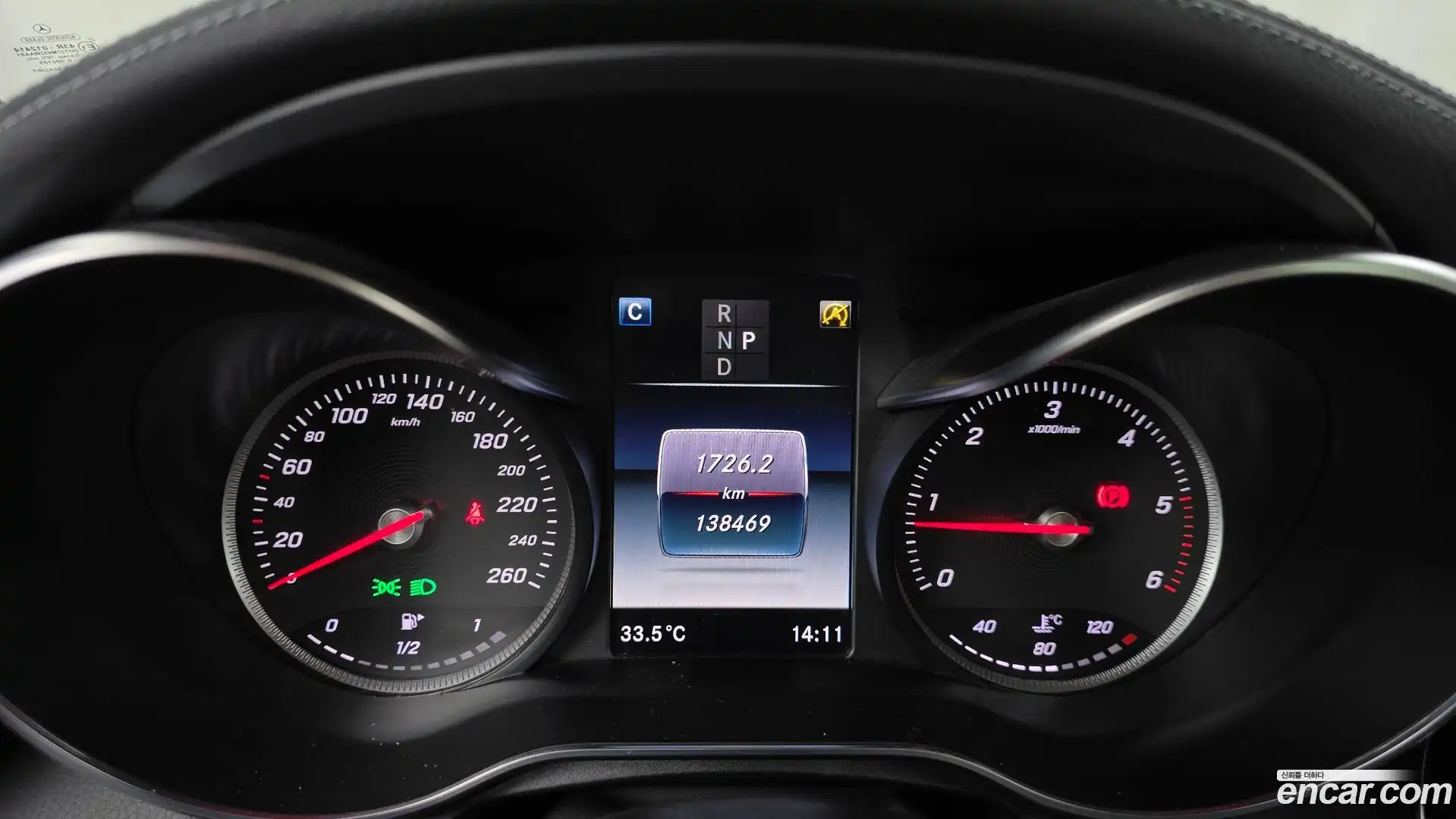 GLC-Class Mercedes-Benz 2017.4-INNER-008