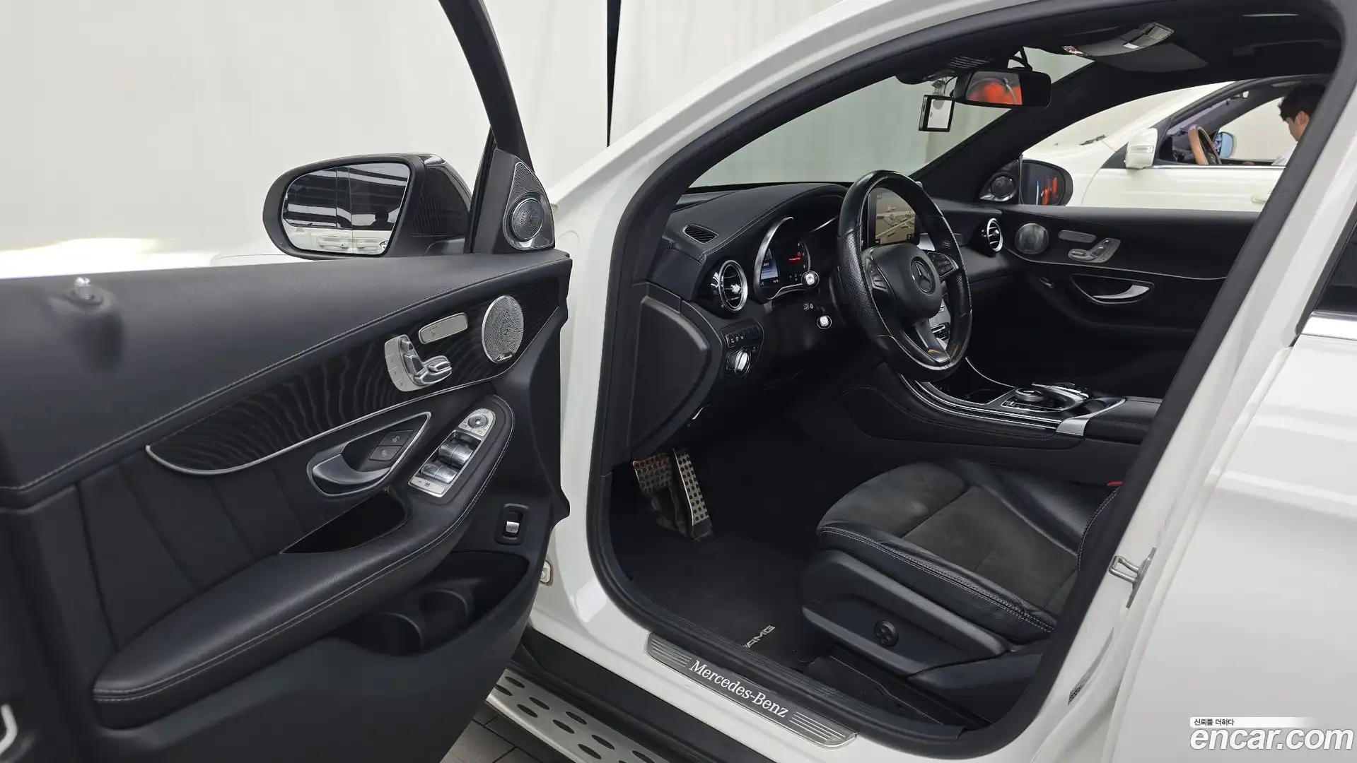 GLC-Class Mercedes-Benz 2017.4-INNER-010