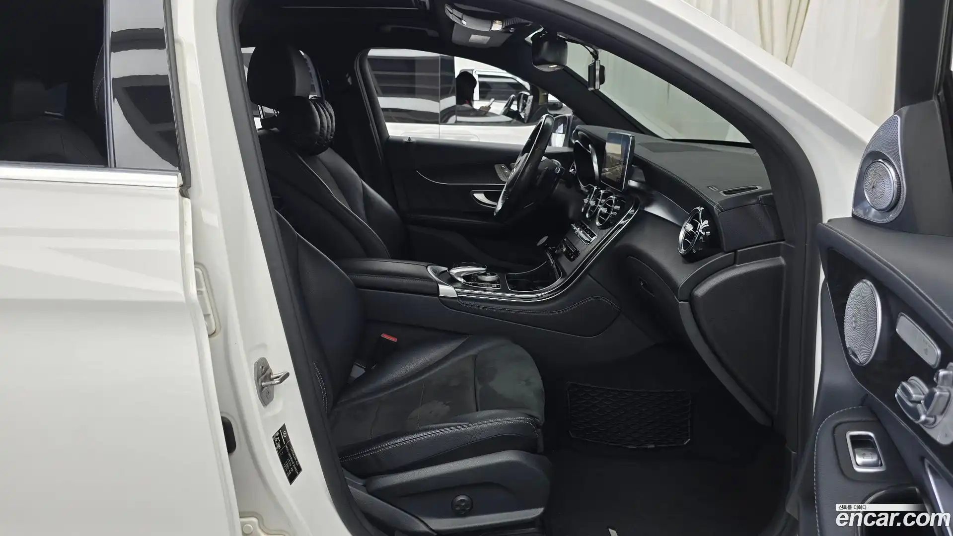 GLC-Class Mercedes-Benz 2017.4-OPTION-015