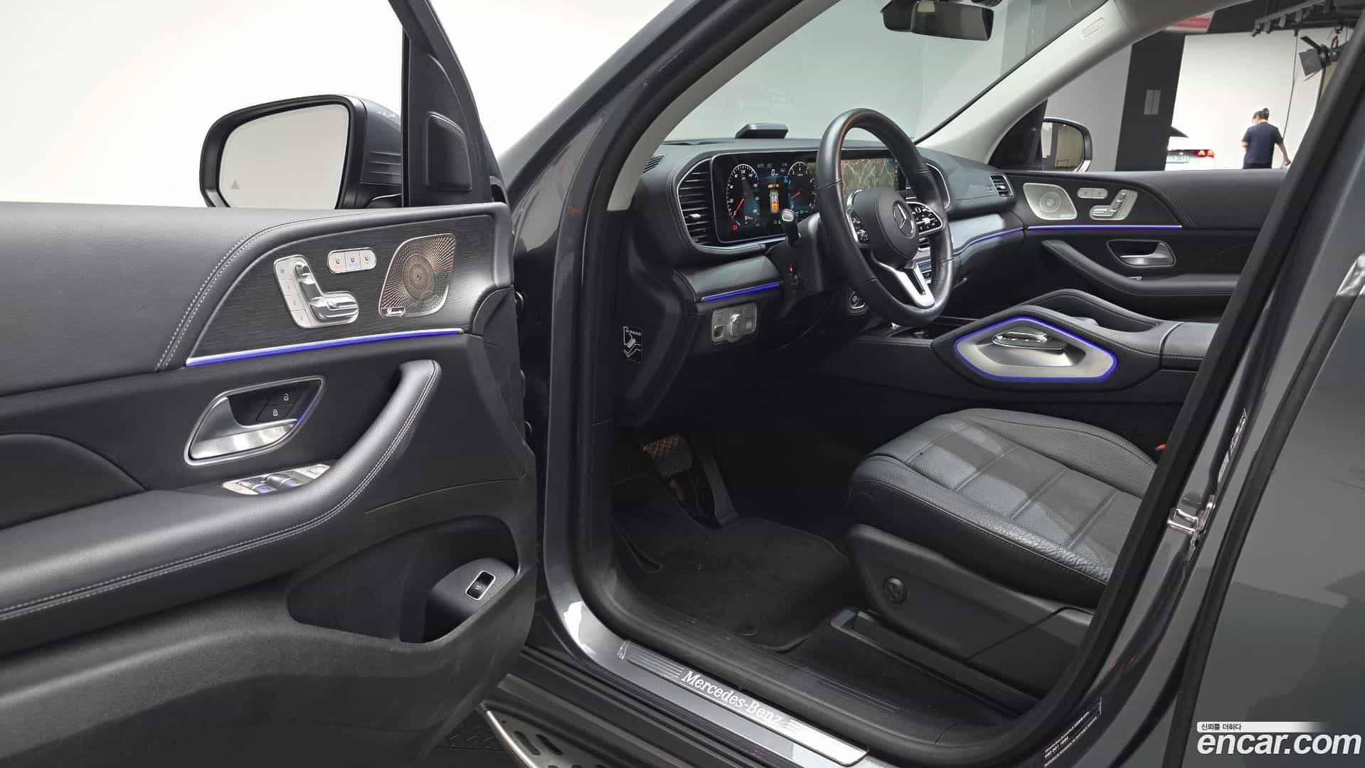 GLE-Class Mercedes-Benz 2023.2-INNER-010