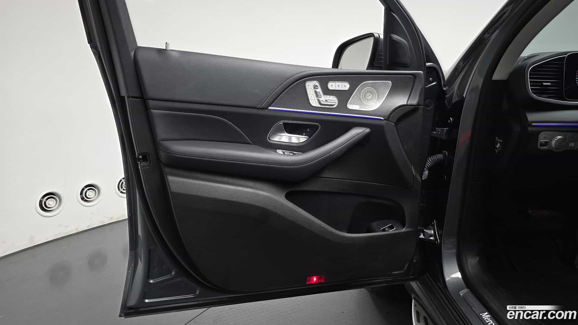 GLE-Class Mercedes-Benz 2023.2-INNER-034
