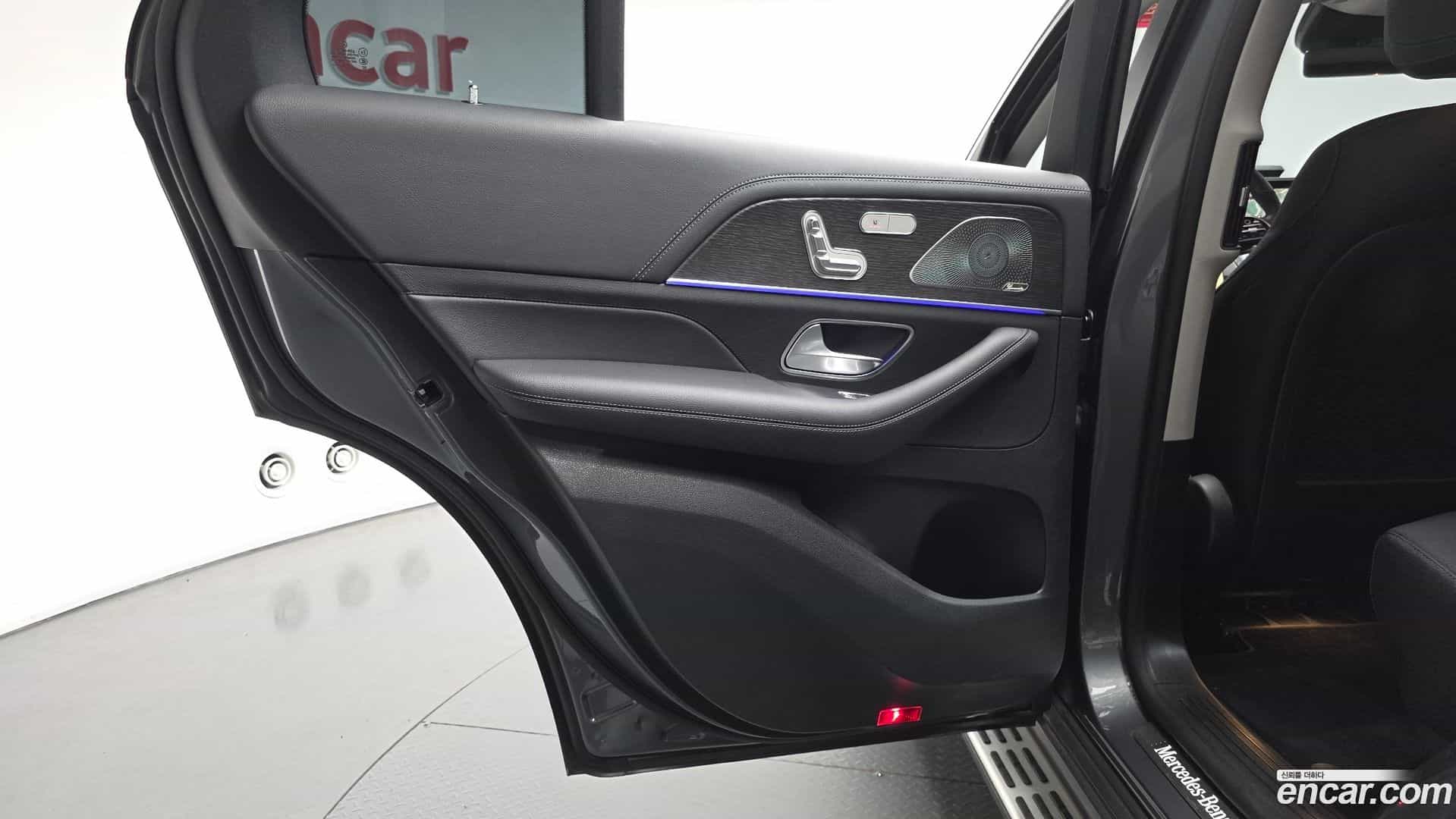 GLE-Class Mercedes-Benz 2023.2-INNER-035