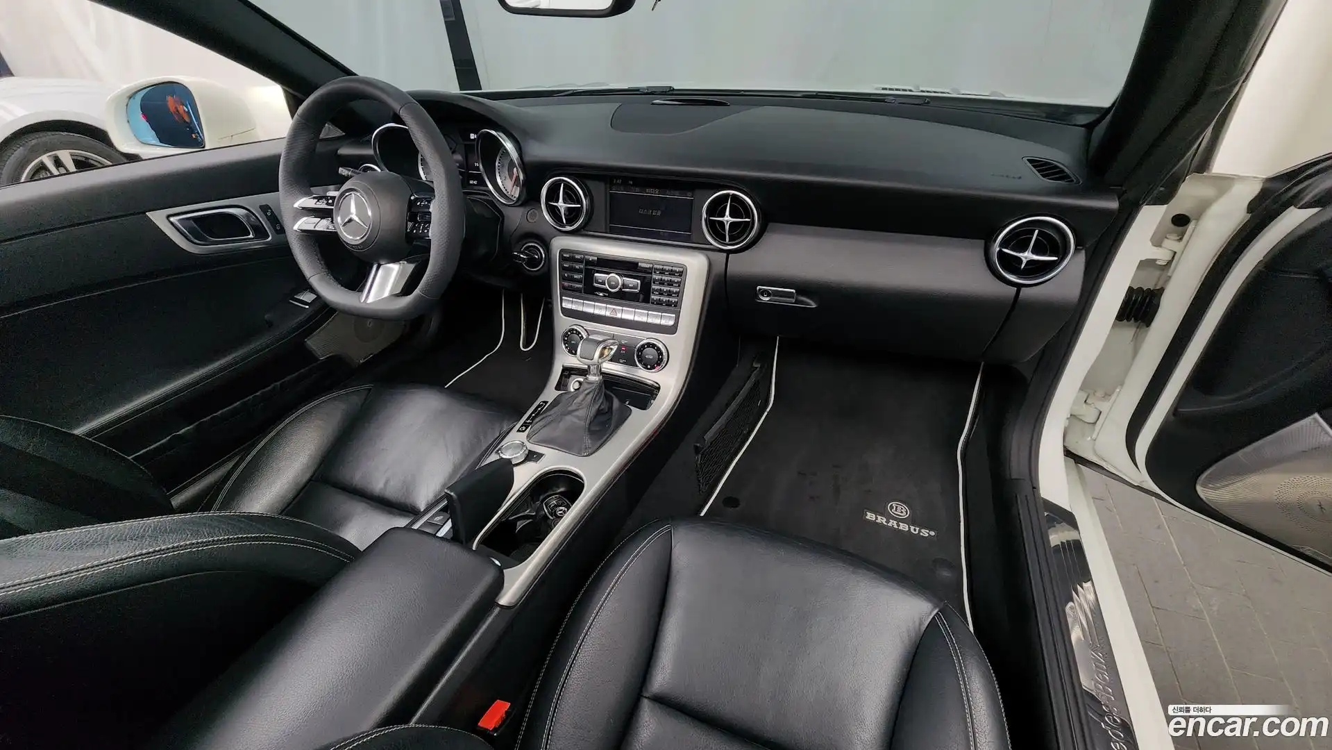 SLK-Class Mercedes-Benz 2012.0-INNER-007