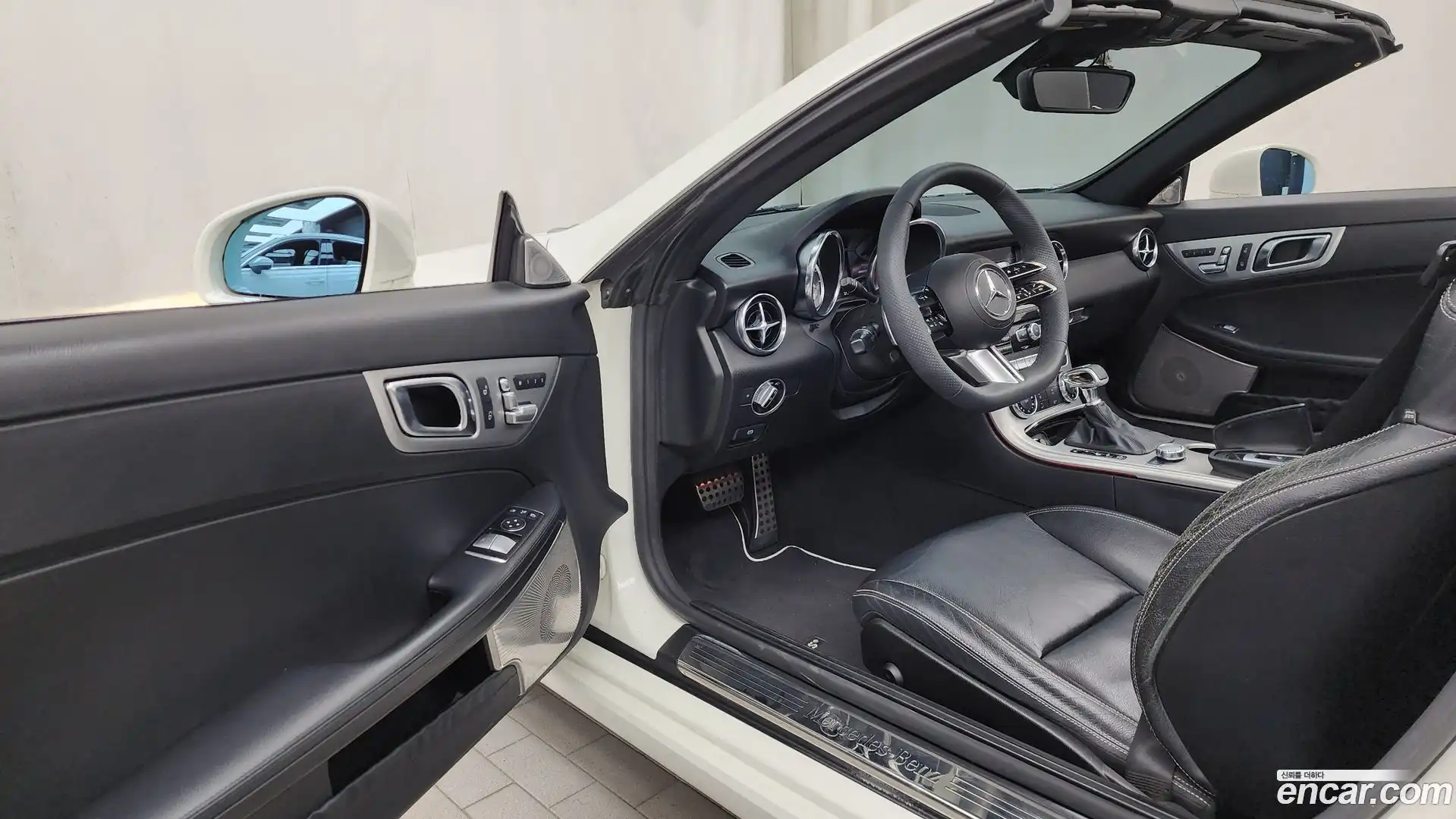 SLK-Class Mercedes-Benz 2012.0-INNER-010
