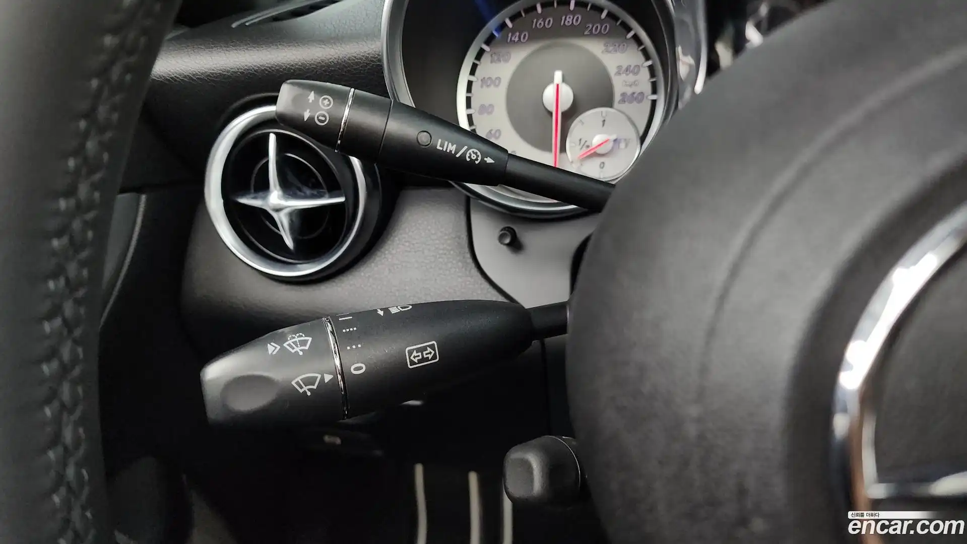 SLK-Class Mercedes-Benz 2012.0-OPTION-022