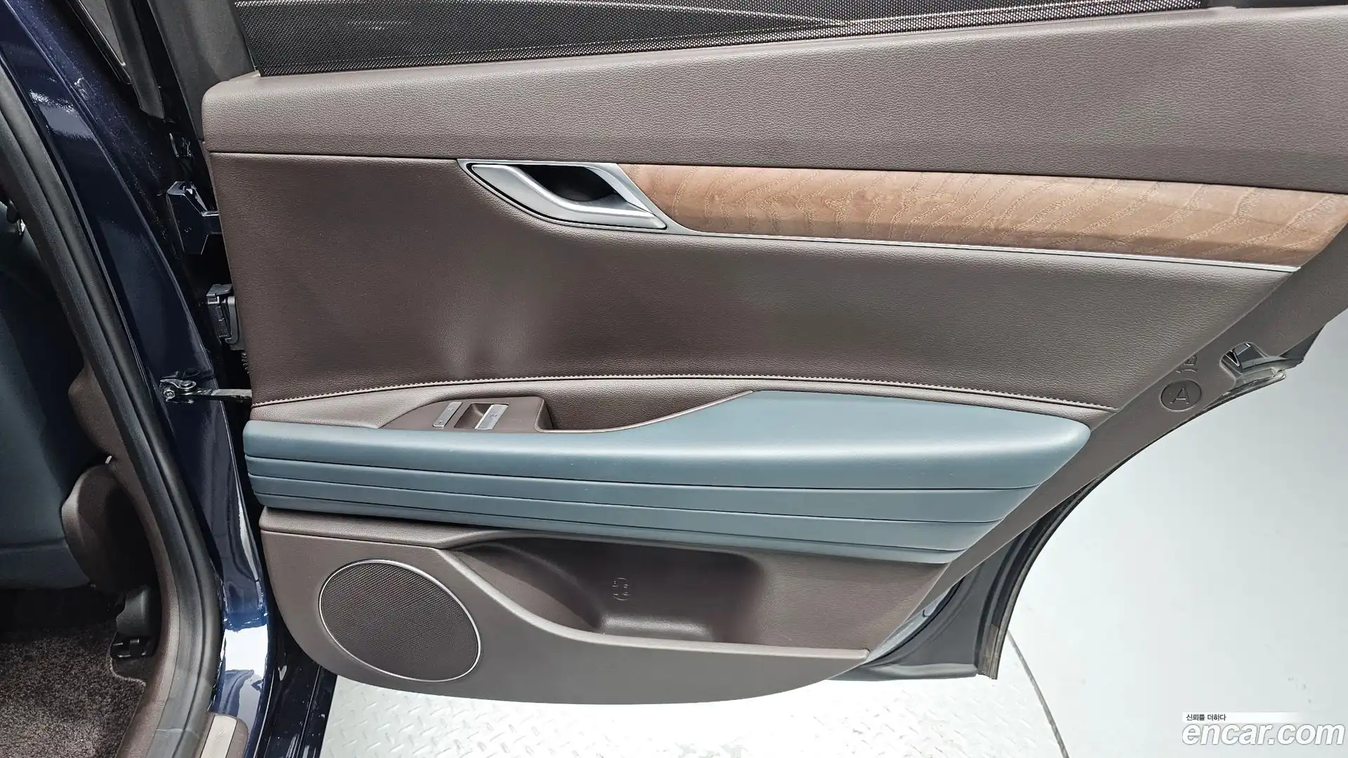 G80 Genesis 2021.2-INNER-035