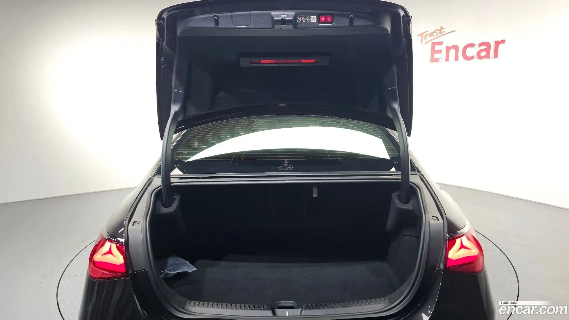 E-Class Mercedes-Benz 2024.8-OPTION-021