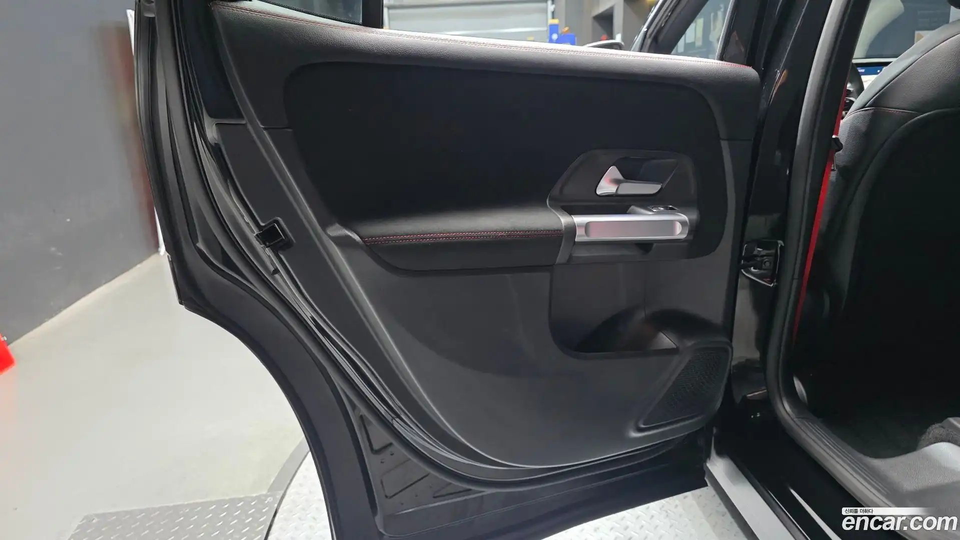 GLB-Class Mercedes-Benz 2025.3-INNER-035