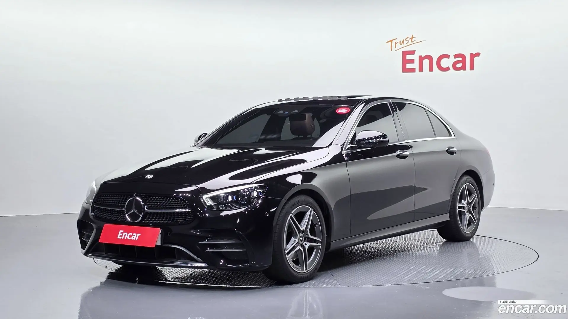 Main__Slider__Photo:E-Class Mercedes-Benz 2023.6-0