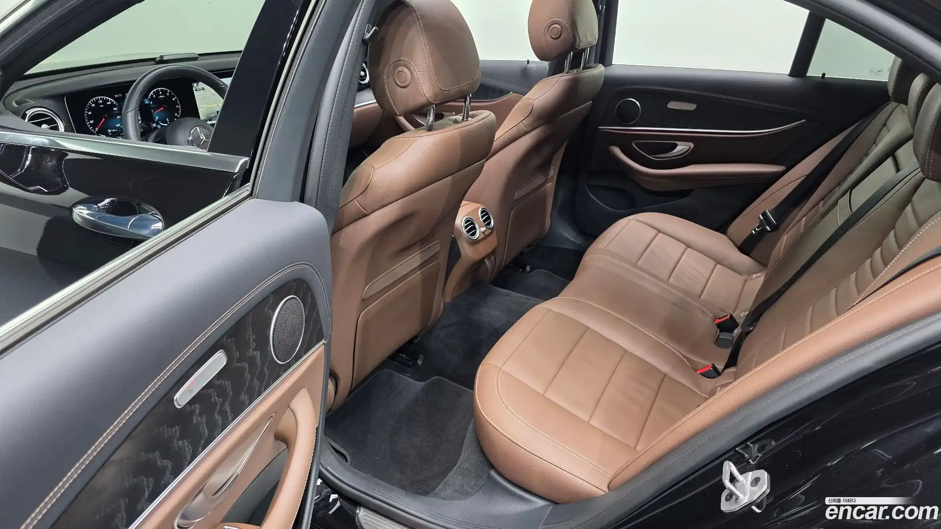E-Class Mercedes-Benz 2023.6-OPTION-016