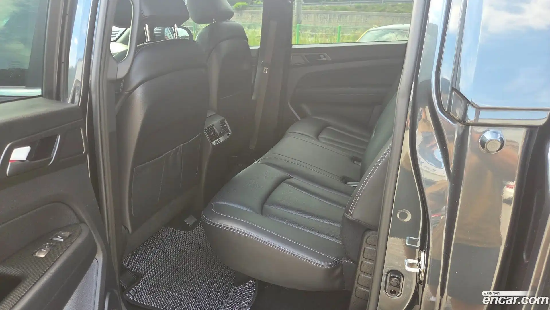 Rexton KG Mobility 2022.0-INNER-010