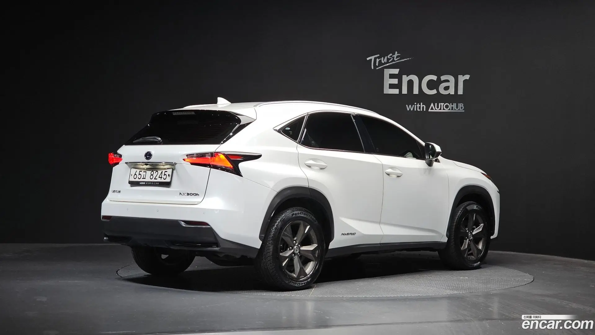 Main__Slider__Photo:NX Lexus 2014.10-1