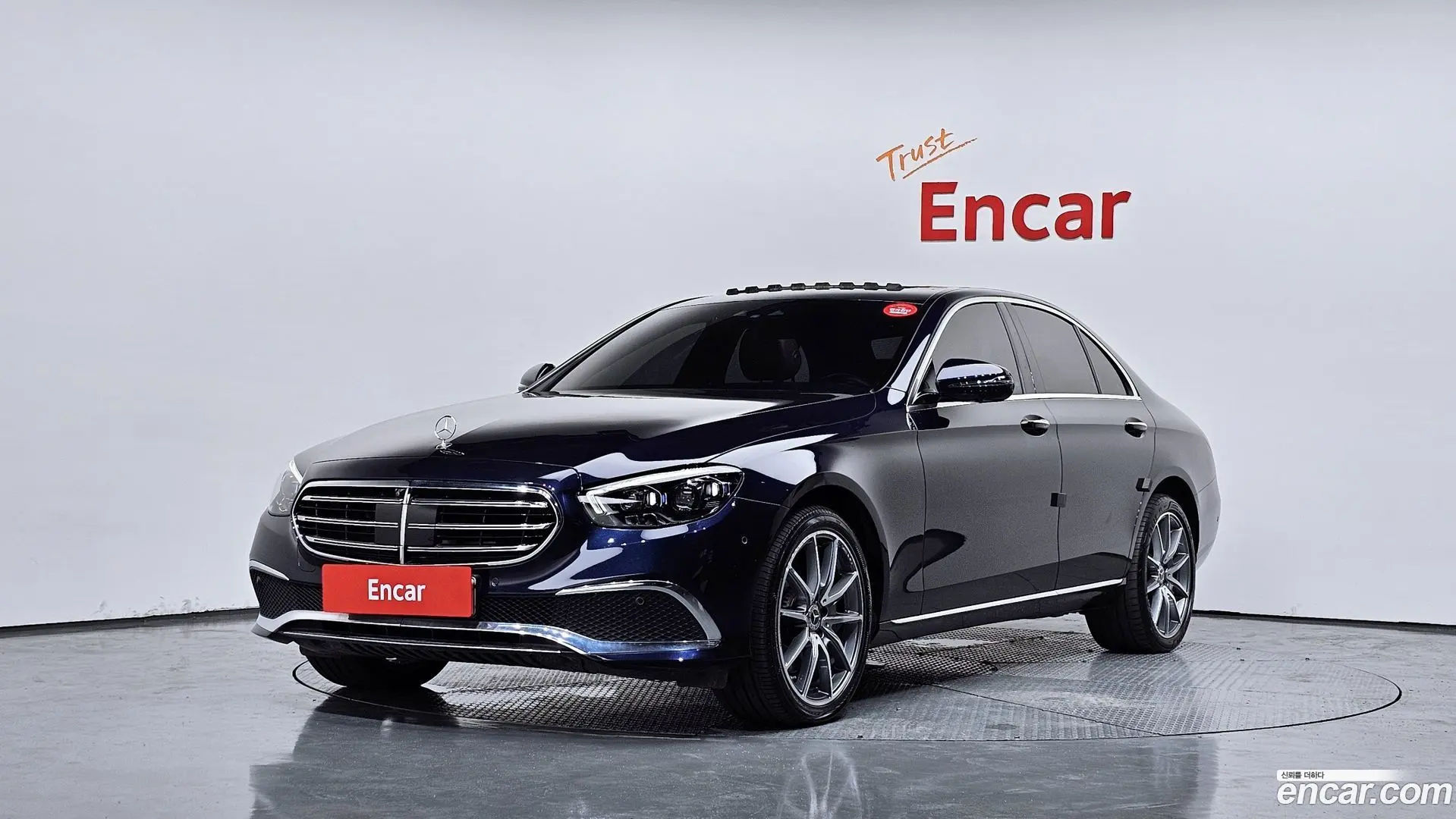Main__Slider__Photo:E-Class Mercedes-Benz 2022.2-0