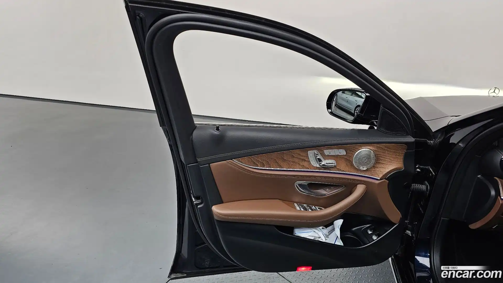 E-Class Mercedes-Benz 2022.2-INNER-034