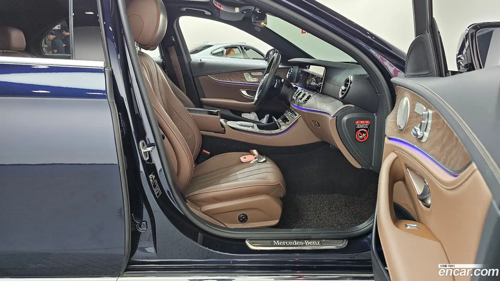 E-Class Mercedes-Benz 2022.2-INNER-036