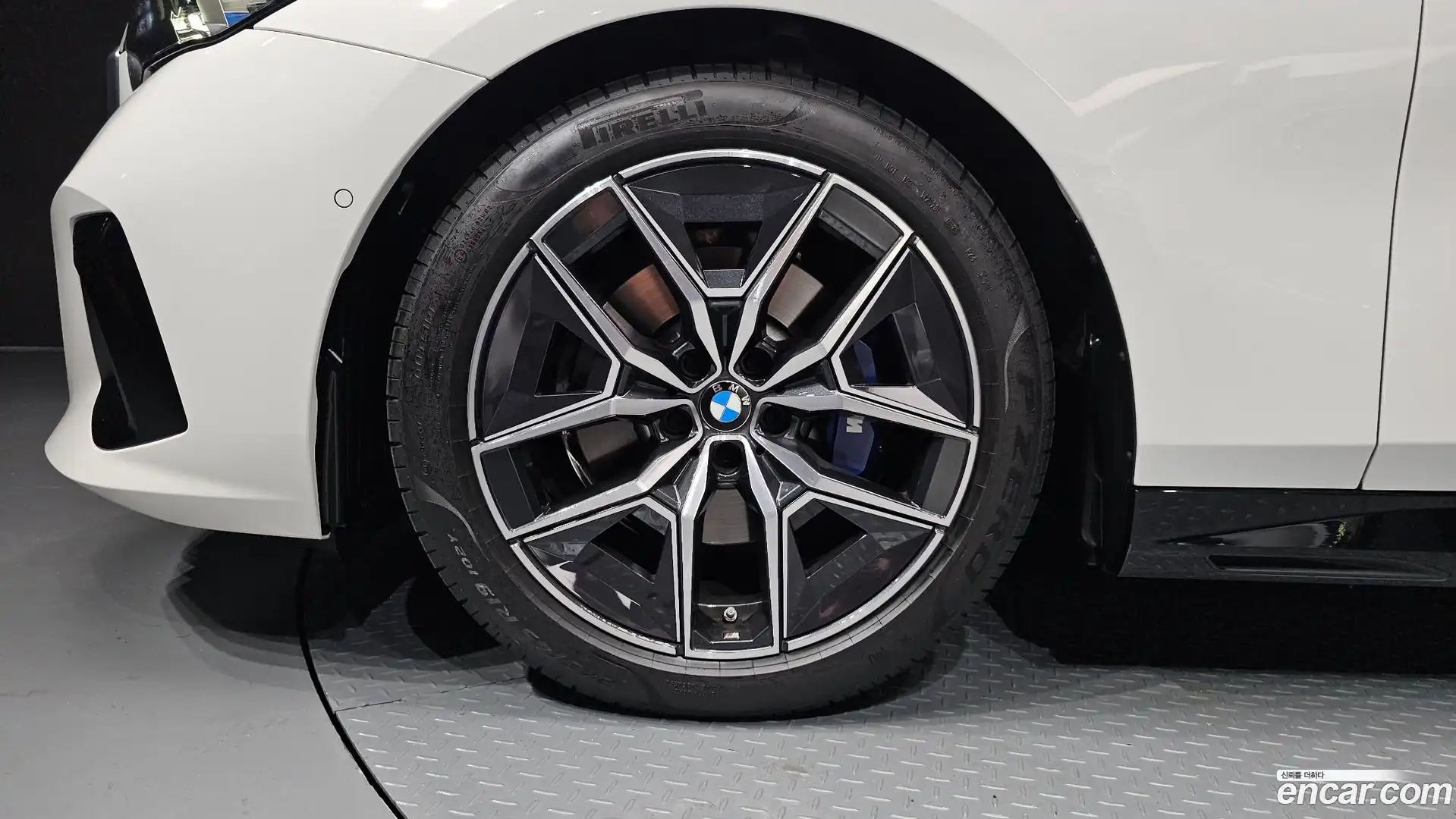 5-Series BMW 2025.5-OUTER-005