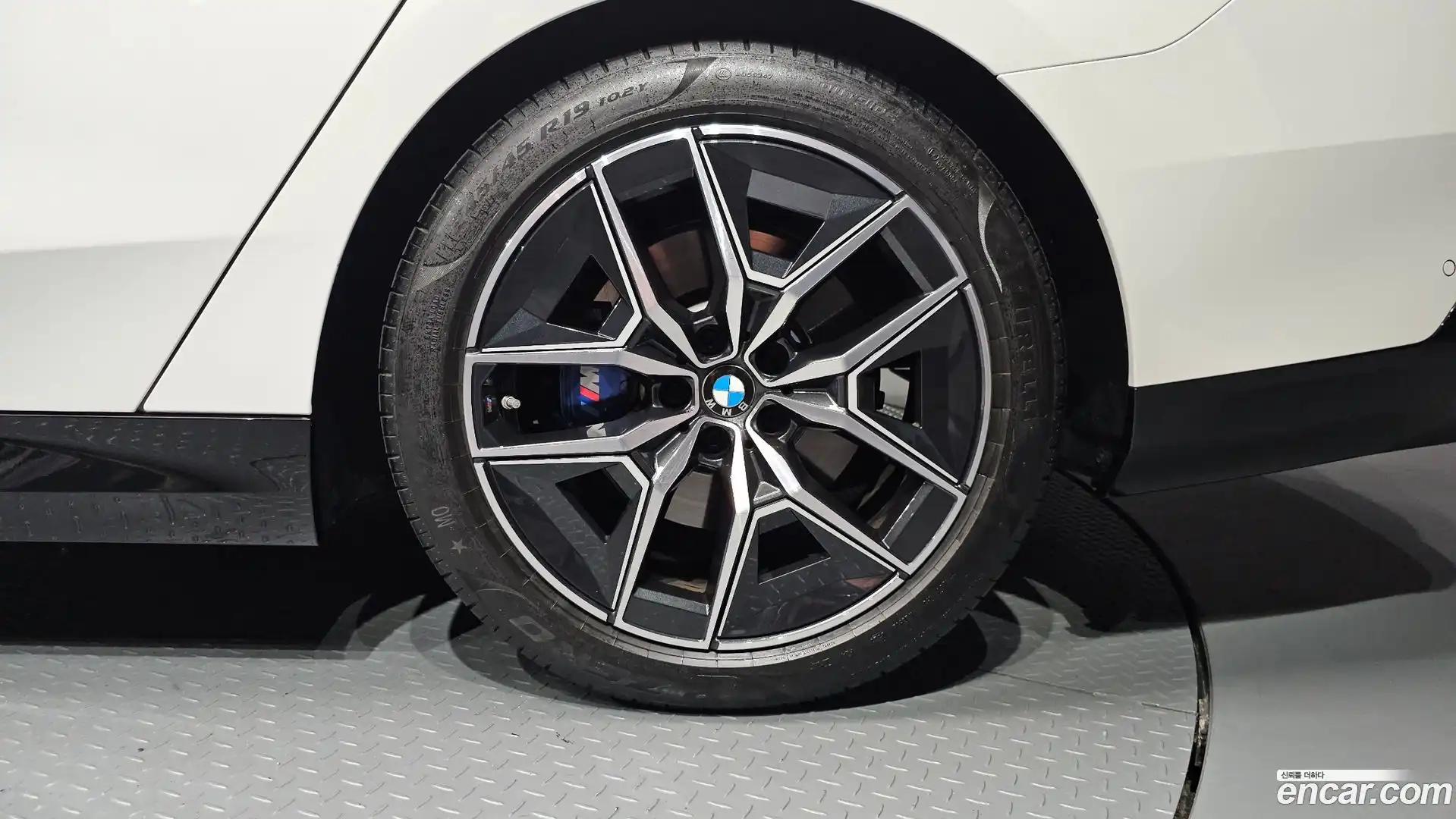 5-Series BMW 2025.5-OUTER-031