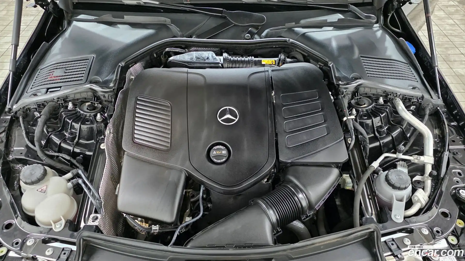 C-Class Mercedes-Benz 2023.10-OUTER-006