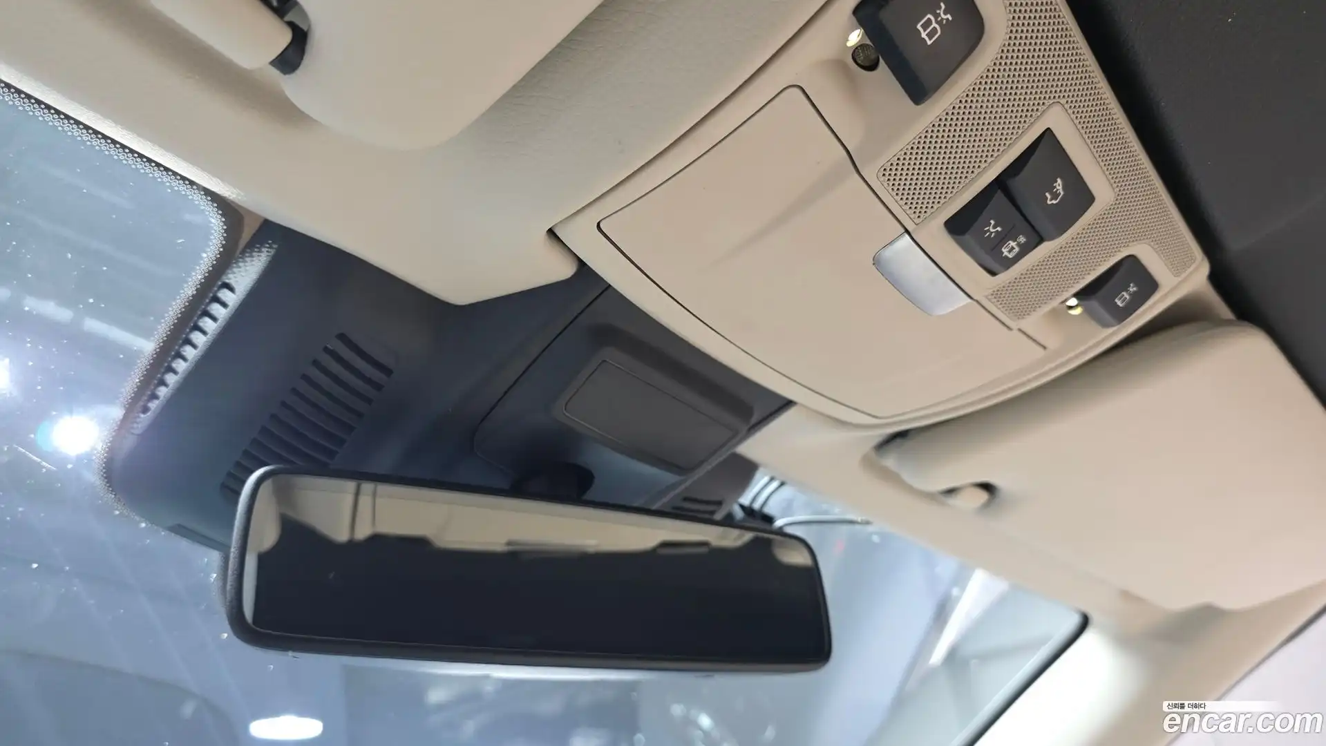 E-Class Mercedes-Benz 2018.10-OPTION-024