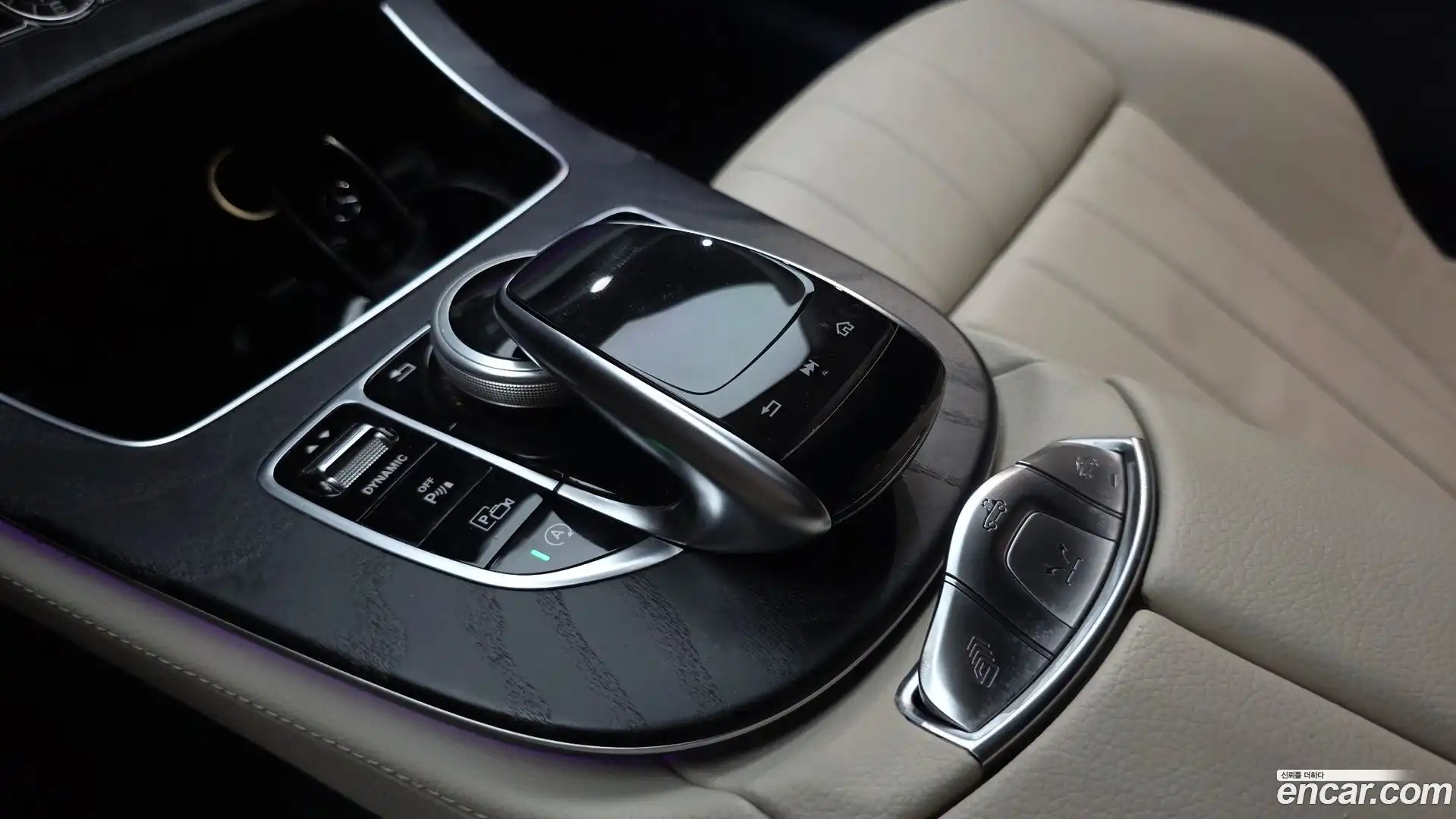 E-Class Mercedes-Benz 2018.10-OPTION-042