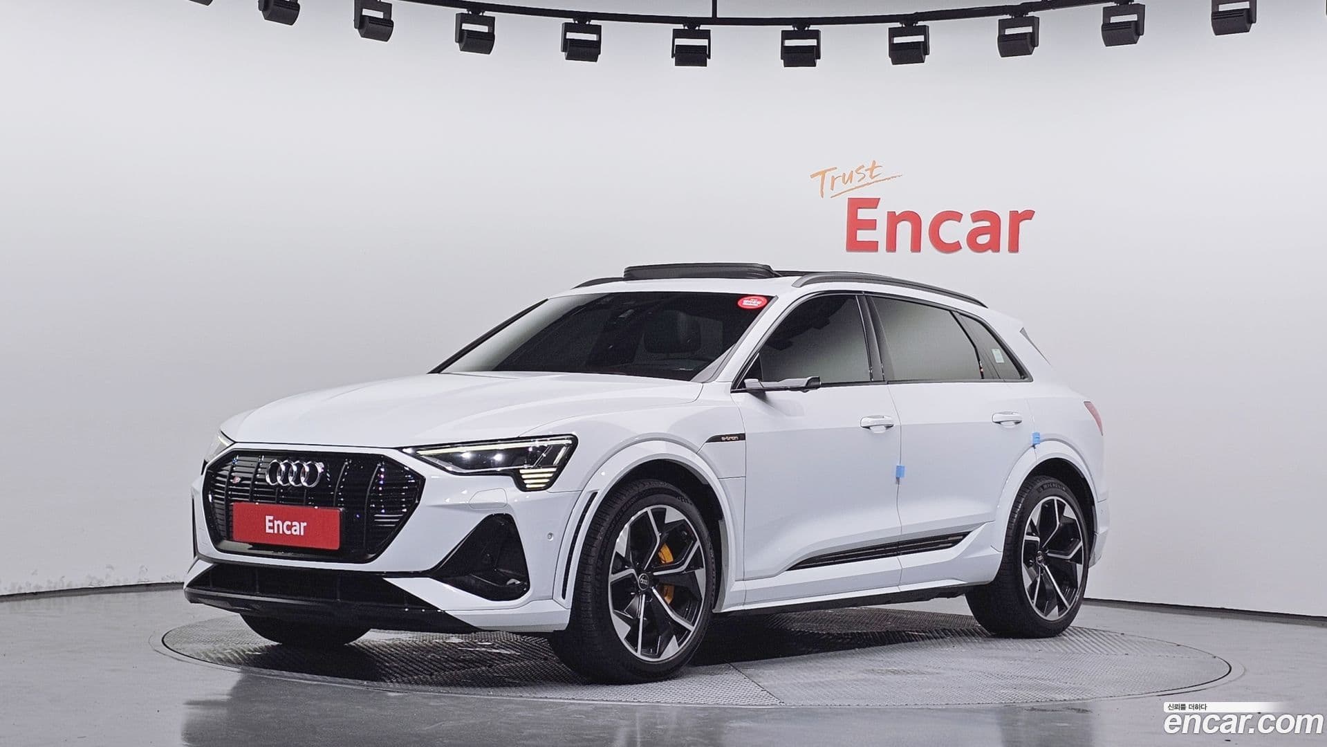 Main__Slider__Photo:e-tron Audi 2023.11-0