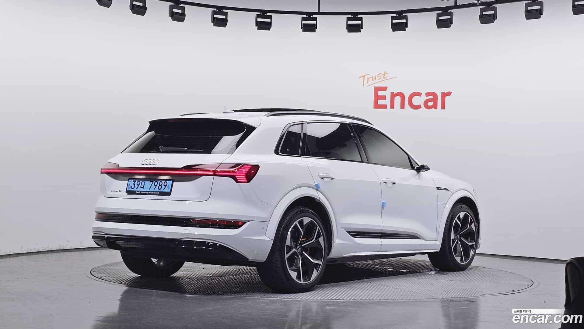 e-tron Audi 2023.11-OUTER-002