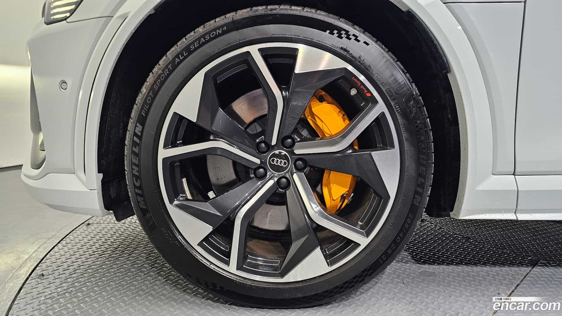 e-tron Audi 2023.11-OUTER-005