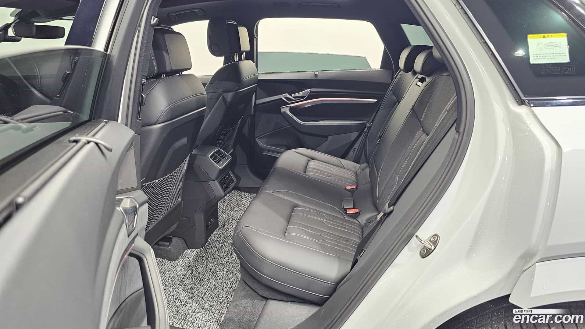 e-tron Audi 2023.11-OPTION-015