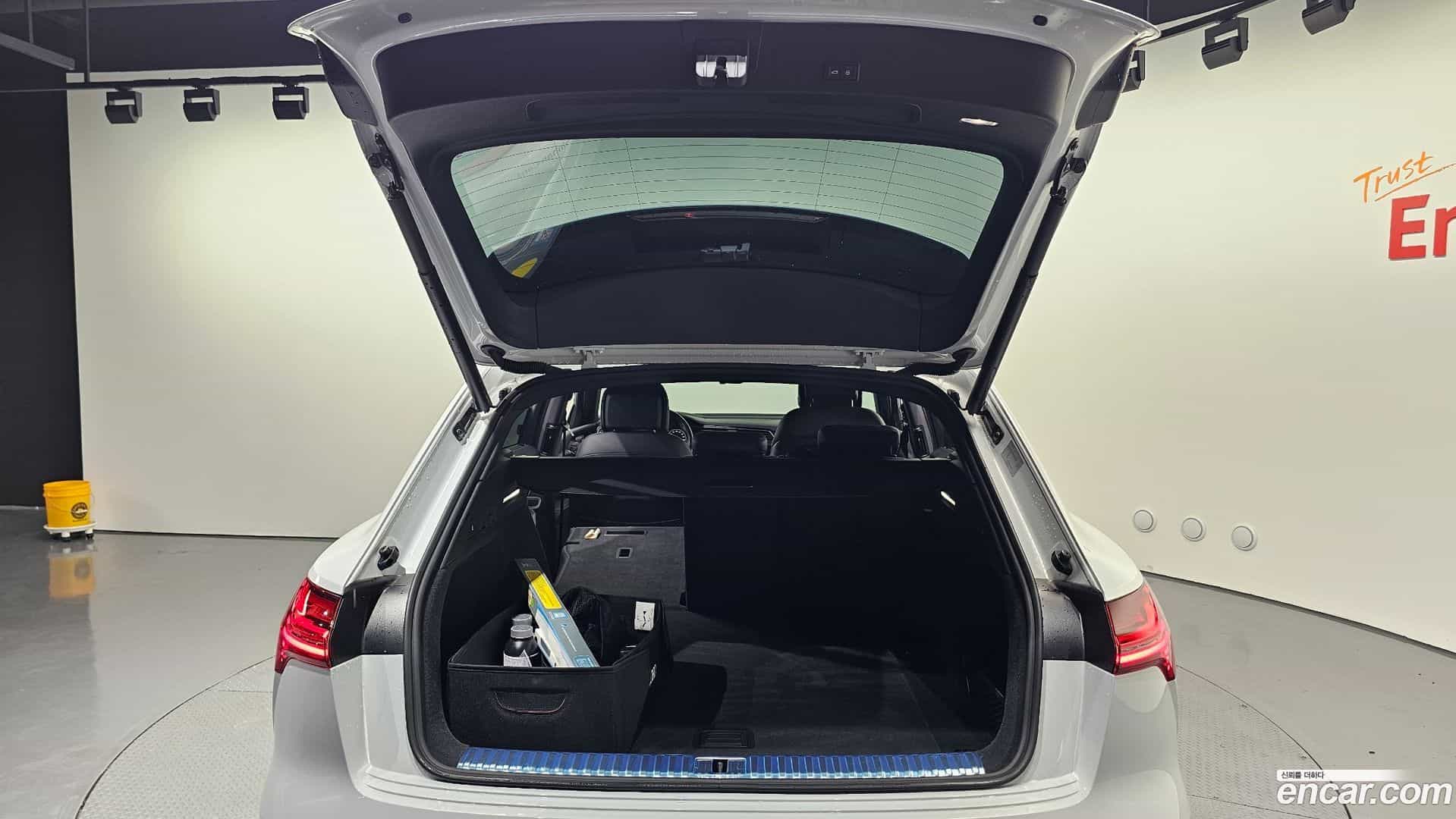 e-tron Audi 2023.11-OPTION-023