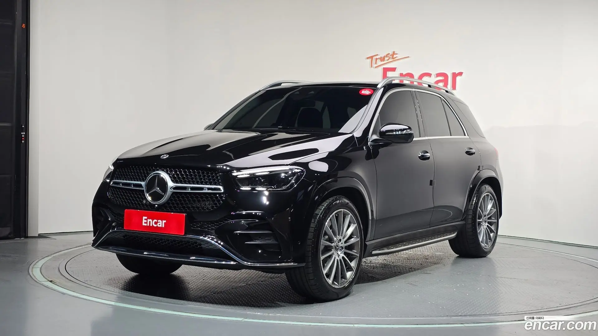 Main__Slider__Photo:GLE-Class Mercedes-Benz 2024.3-0