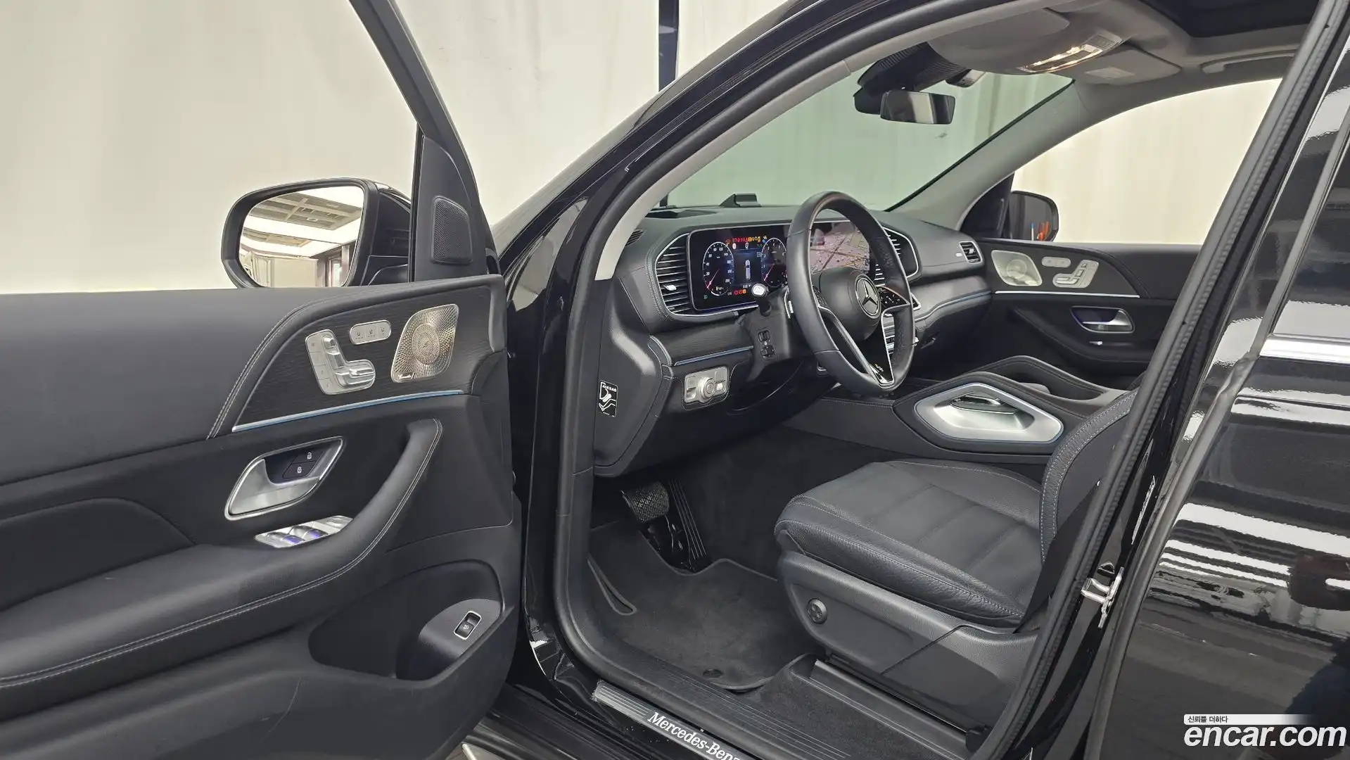 GLE-Class Mercedes-Benz 2024.3-INNER-010