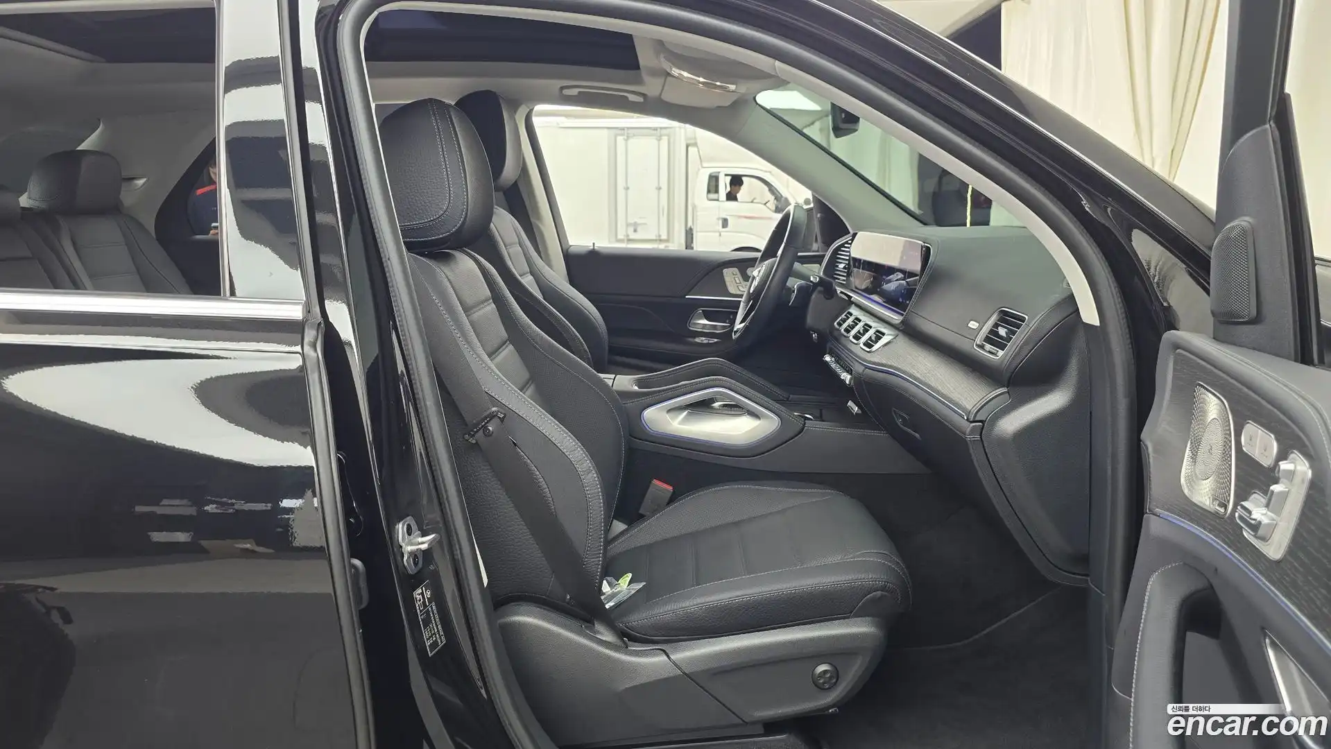 GLE-Class Mercedes-Benz 2024.3-INNER-036