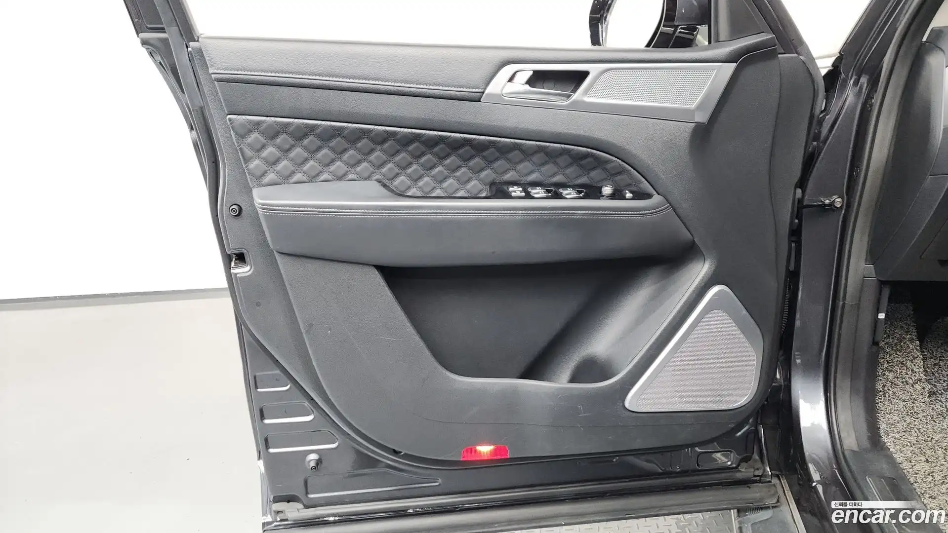Rexton KG Mobility 2020.10-INNER-034