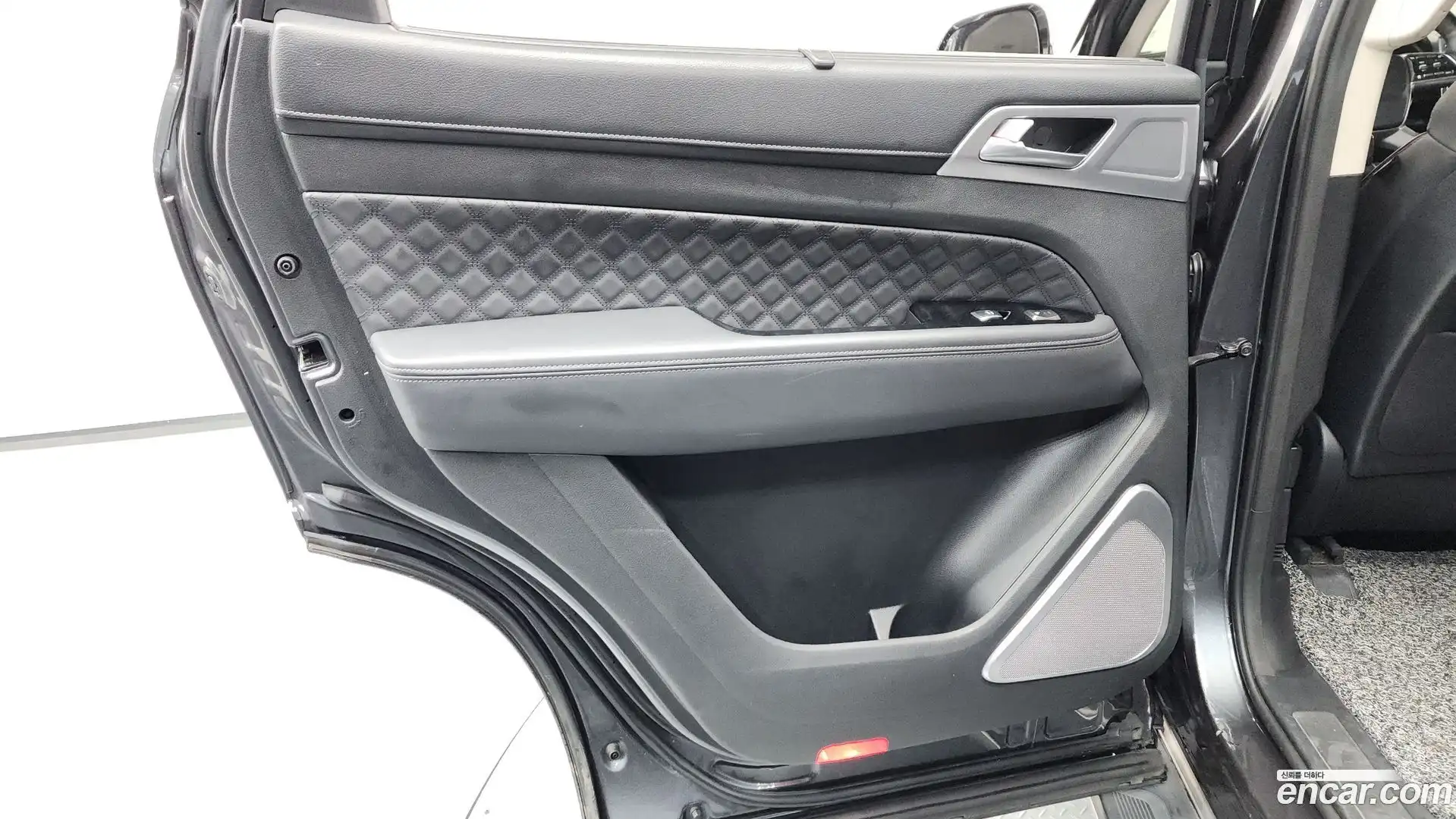 Rexton KG Mobility 2020.10-INNER-035
