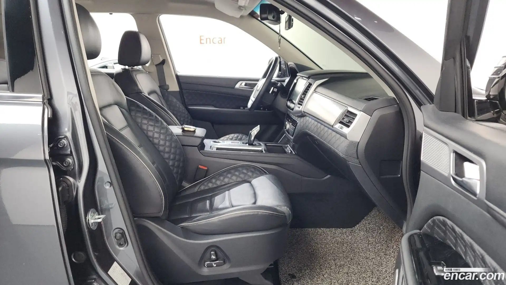 Rexton KG Mobility 2020.10-INNER-036