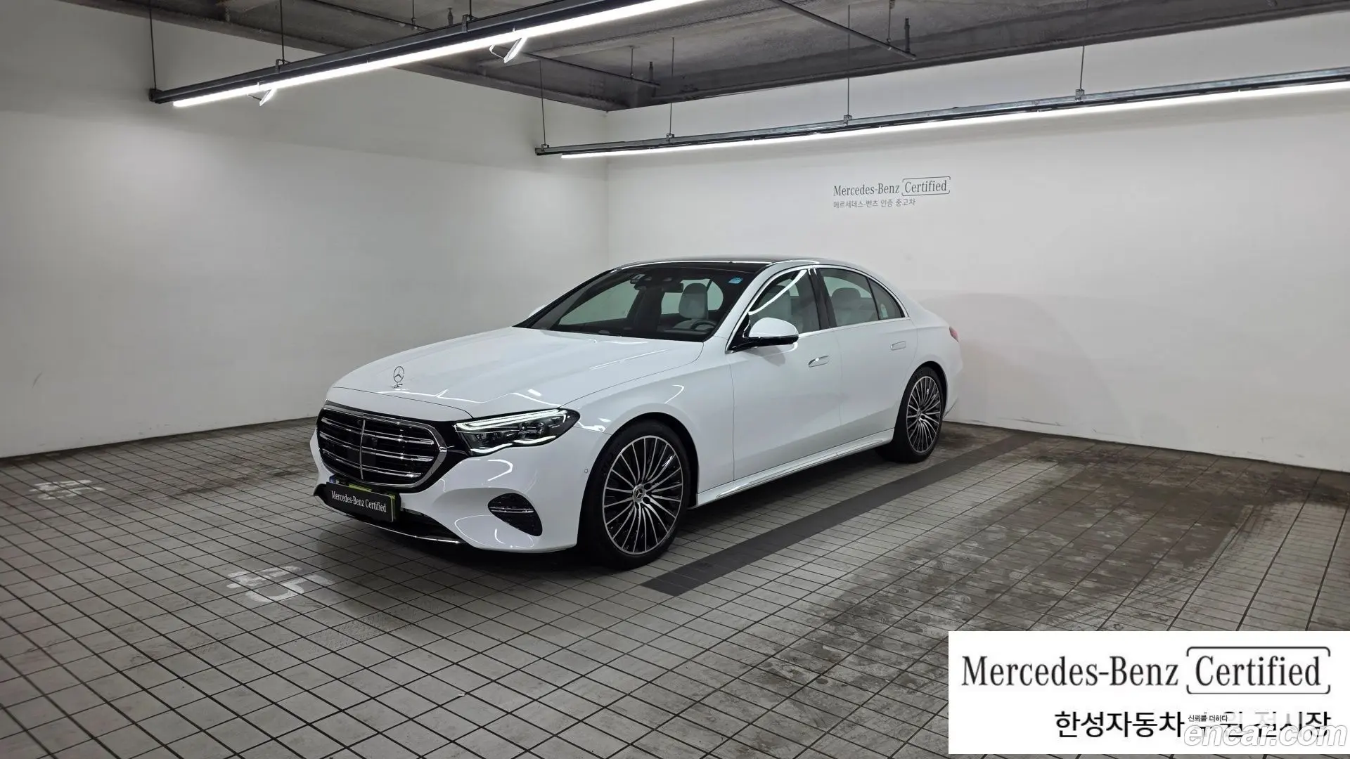 Main__Slider__Photo:E-Class Mercedes-Benz 2025.6-0