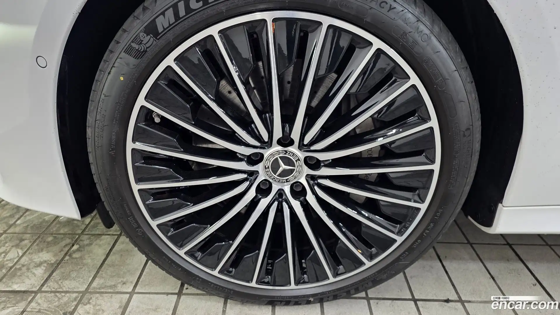 E-Class Mercedes-Benz 2025.6-OUTER-005